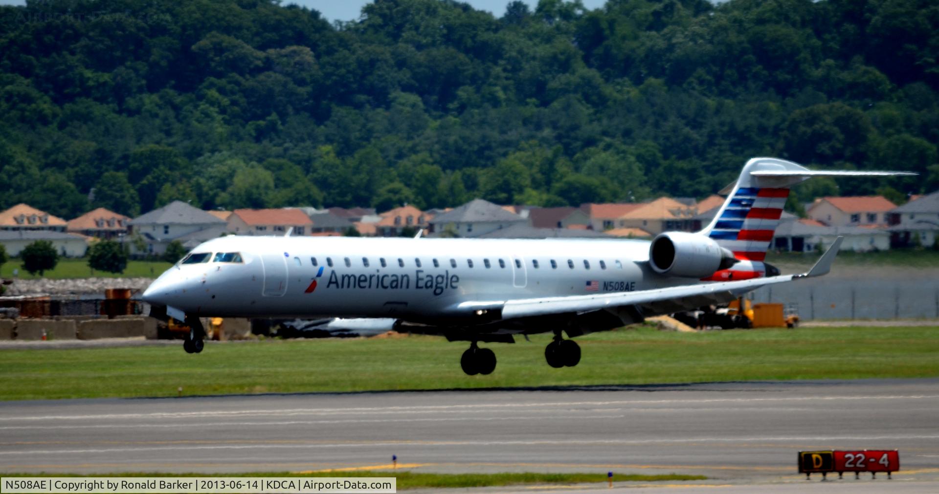 N508AE, 2002 Bombardier CRJ-701ER (CL-600-2C10) Regional Jet C/N 10072, Approach DCA