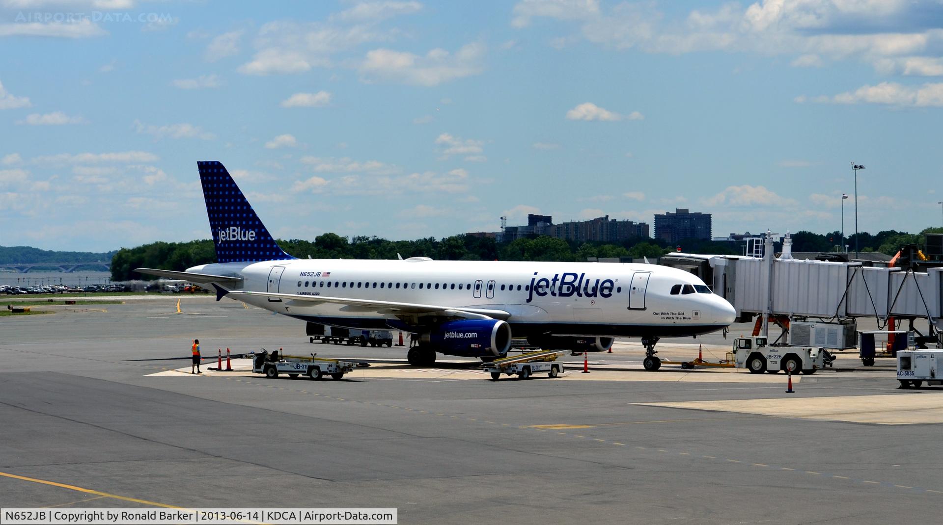 N652JB, 2007 Airbus A320-232 C/N 3029, Out with the Old in with the Blue