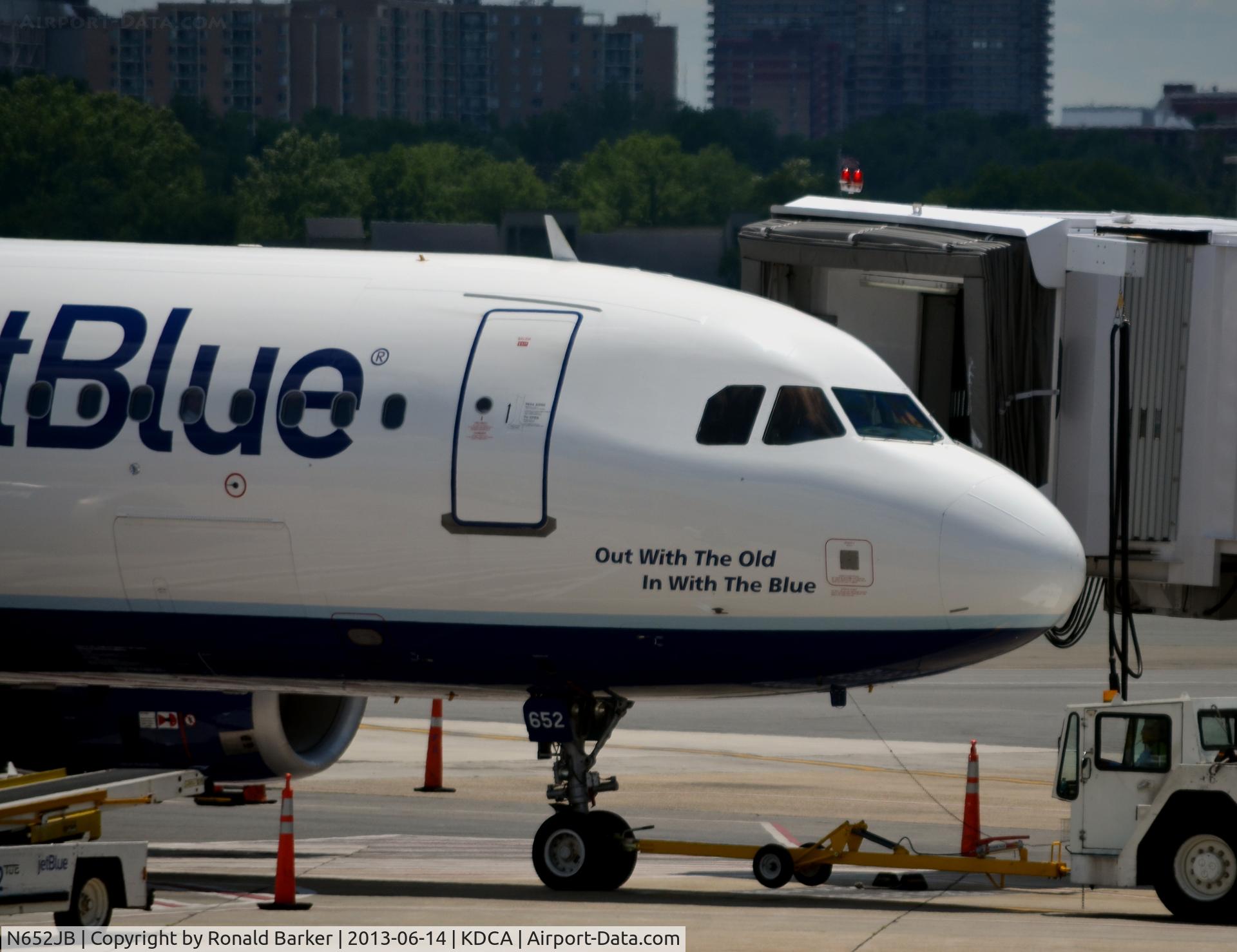 N652JB, 2007 Airbus A320-232 C/N 3029, Oot with the Old in with the Blue  DCA VA