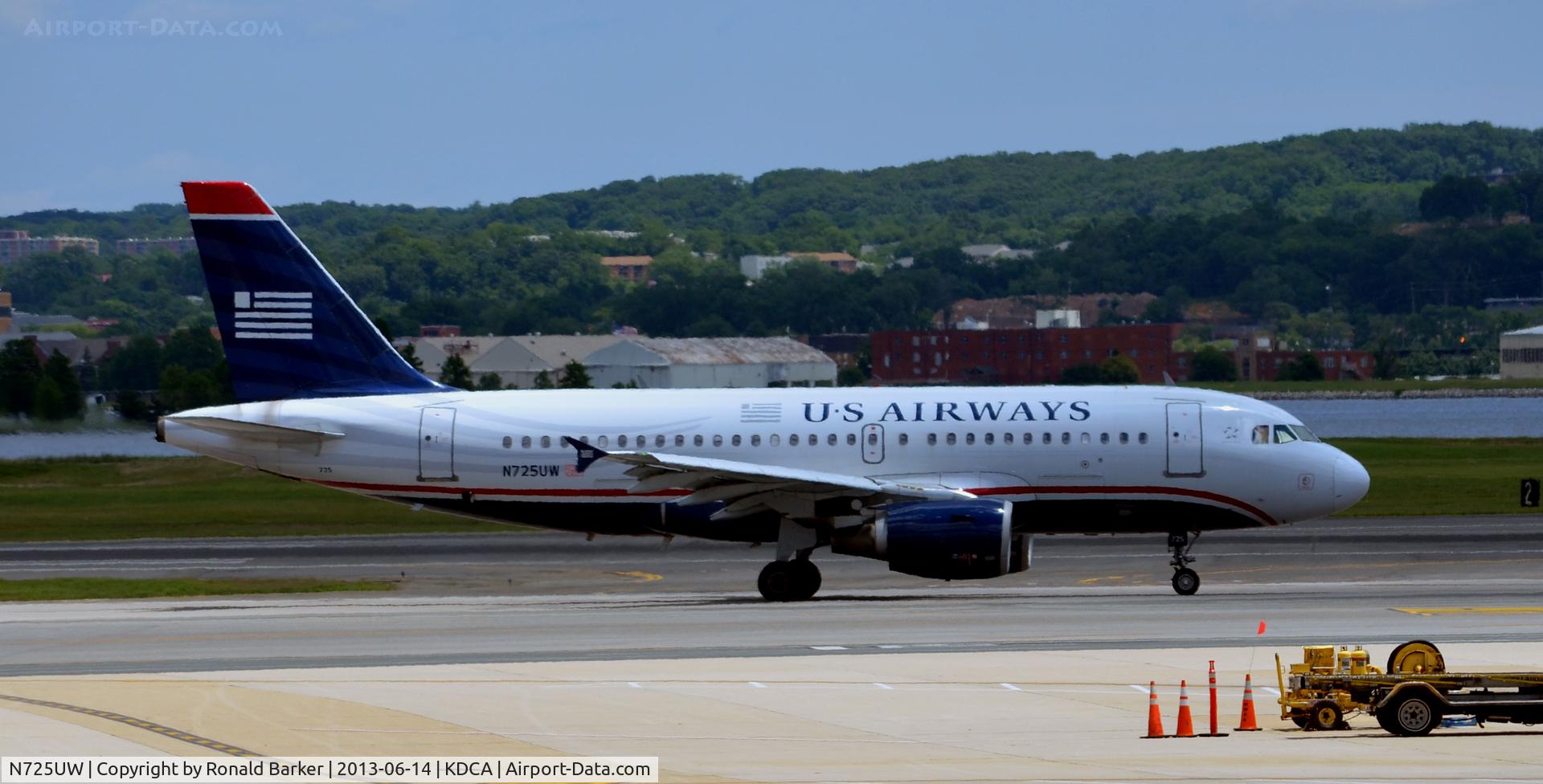 N725UW, 1999 Airbus A319-112 C/N 1135, Taxi DCA