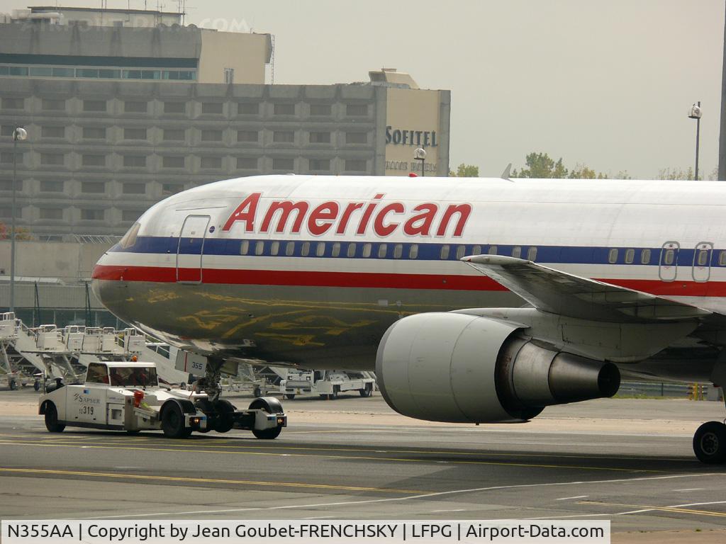 N355AA, 1988 Boeing 767-323/ER C/N 24036, CDG T1