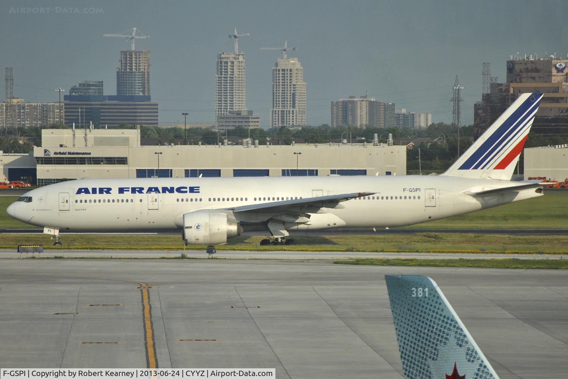 F-GSPI, 1999 Boeing 777-228/ER C/N 29008, Taxiing out for departure