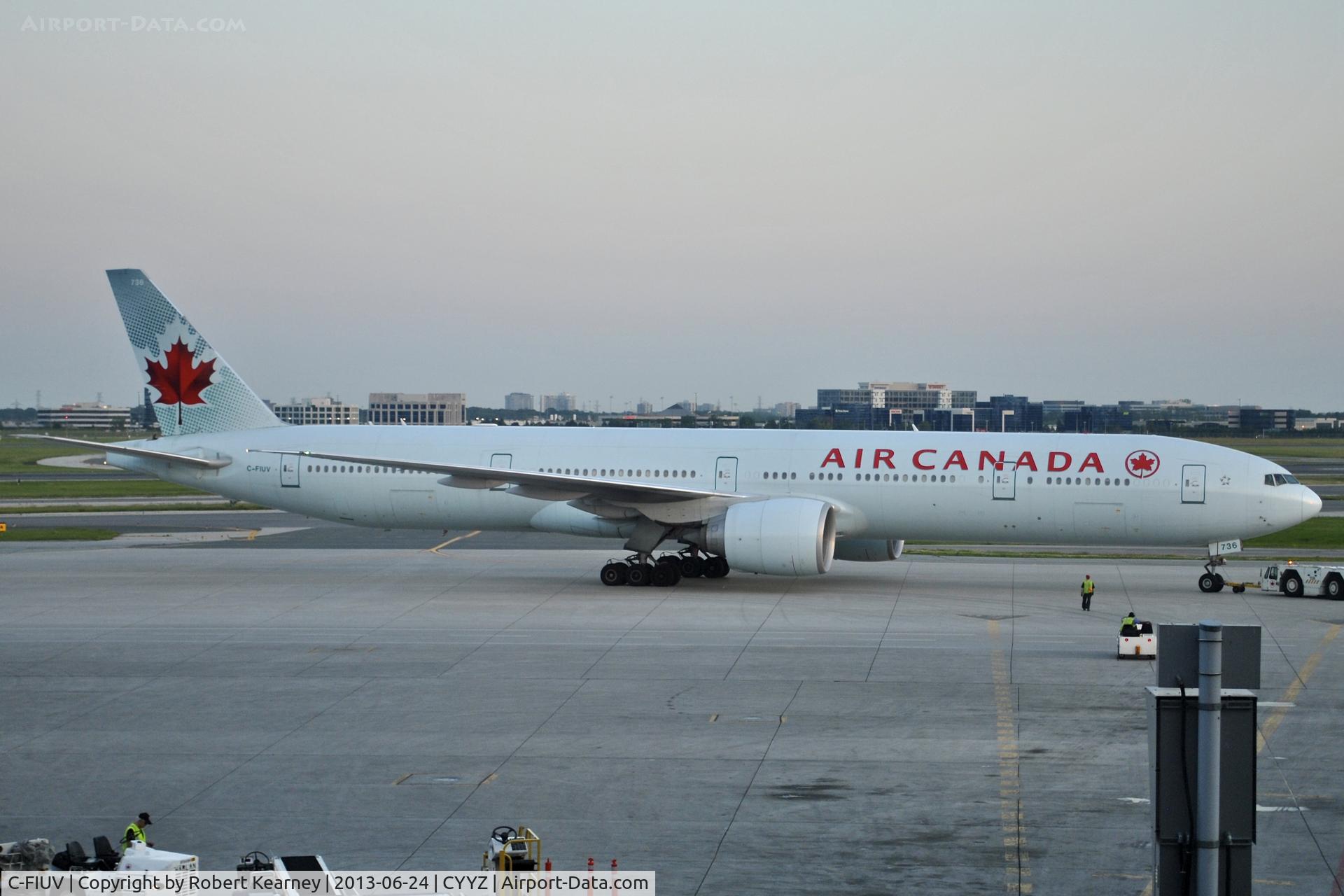 C-FIUV, 2008 Boeing 777-333/ER C/N 35248, Being unhooked before her long flight to Beijing