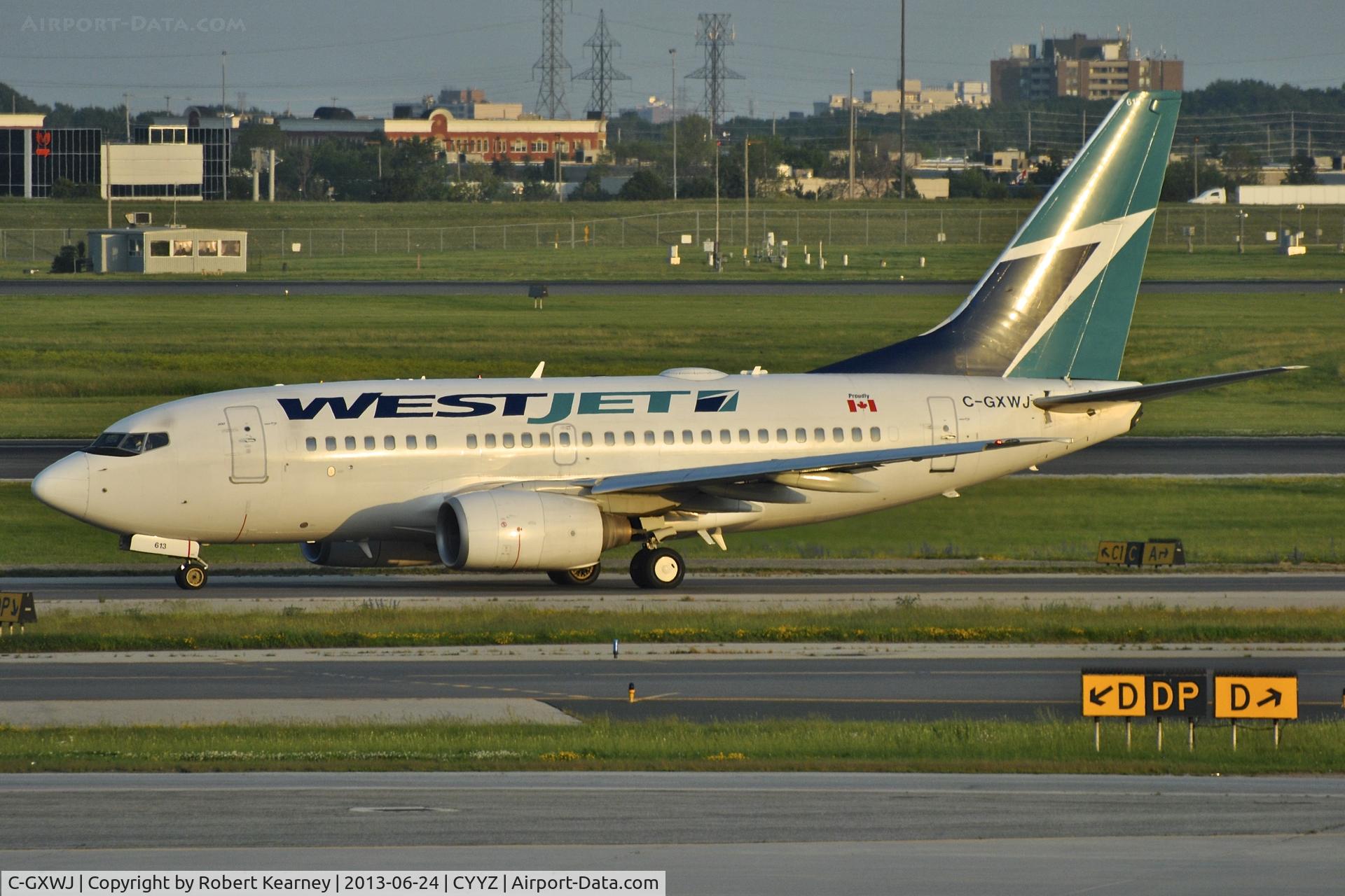 C-GXWJ, 2006 Boeing 737-6CT C/N 35570, Taxiing out for departure