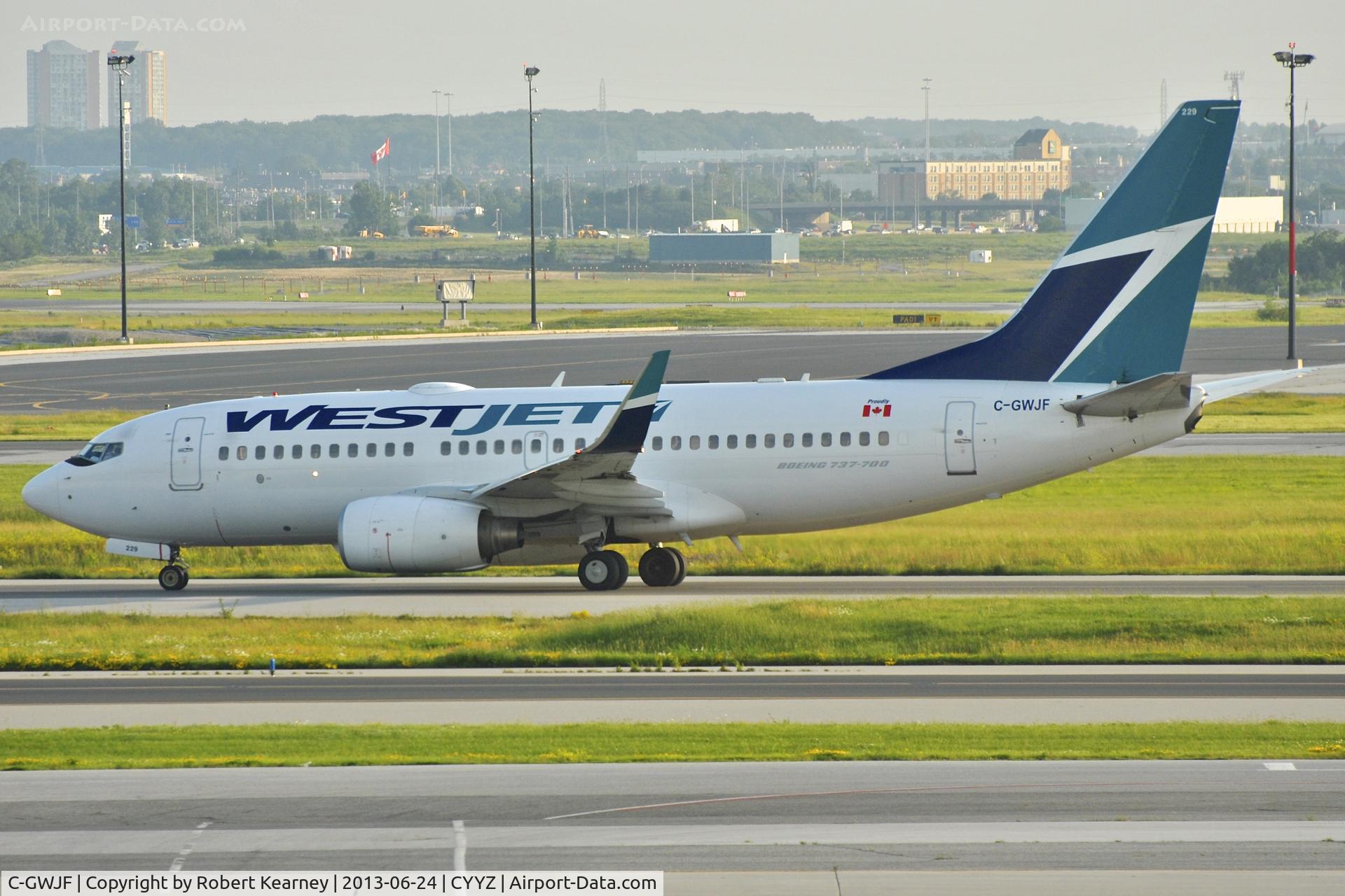 C-GWJF, 2004 Boeing 737-7CT C/N 32766, Taxiing out for departure