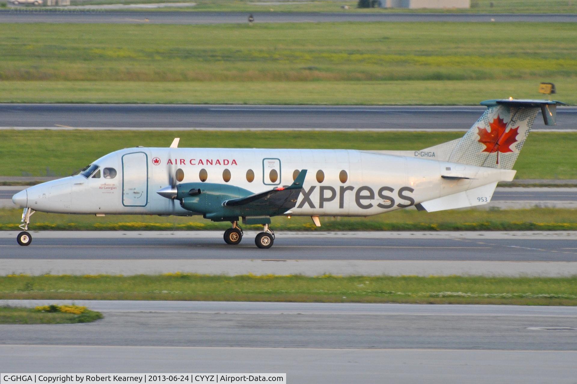 C-GHGA, 1997 Beech 1900D C/N UE-293, Taxiing out for departure