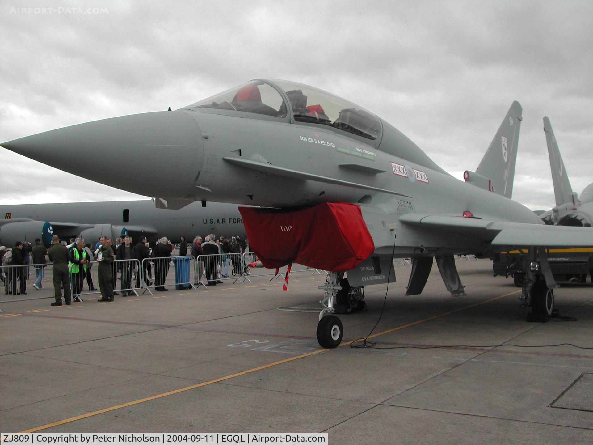 ZJ809, Eurofighter EF-2000 Typhoon T1 C/N 0032/BT010, Typhoon T.1, callsign Triplex 2, of 29[Reserve] Squadron on display at the 2004 RAF Leuchars Airshow.