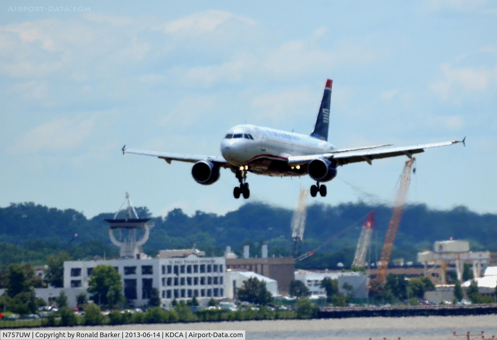 N757UW, 2000 Airbus A319-112 C/N 1342, Approach to DCA
