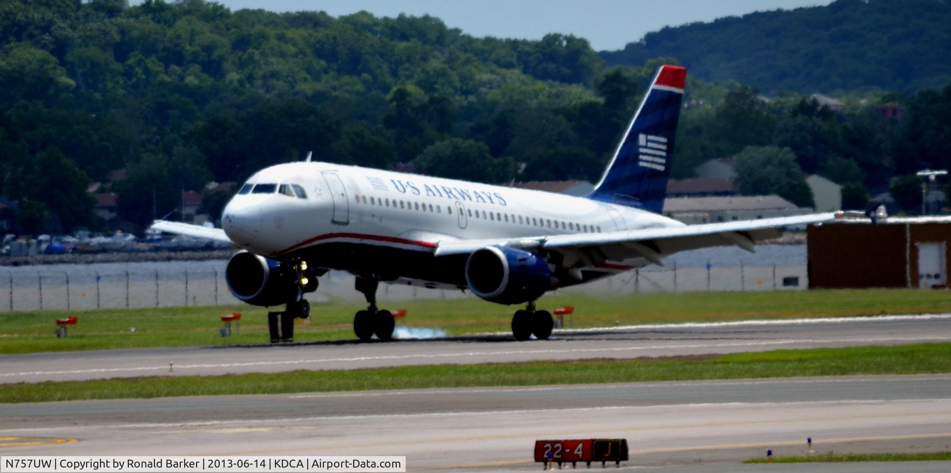 N757UW, 2000 Airbus A319-112 C/N 1342, Landing DCA