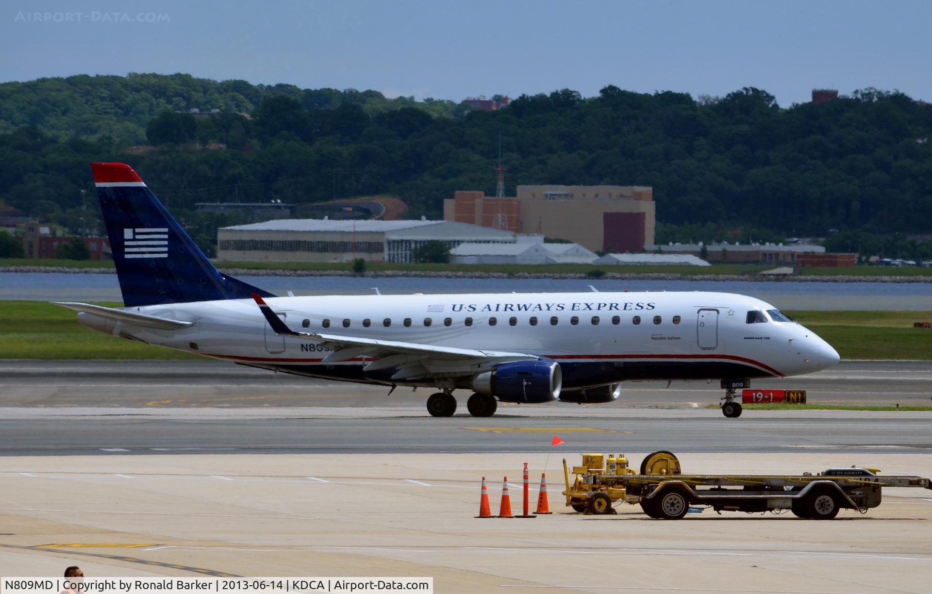 N809MD, 2004 Embraer 170SU (ERJ-170-100SU) C/N 17000022, Taxi DCA