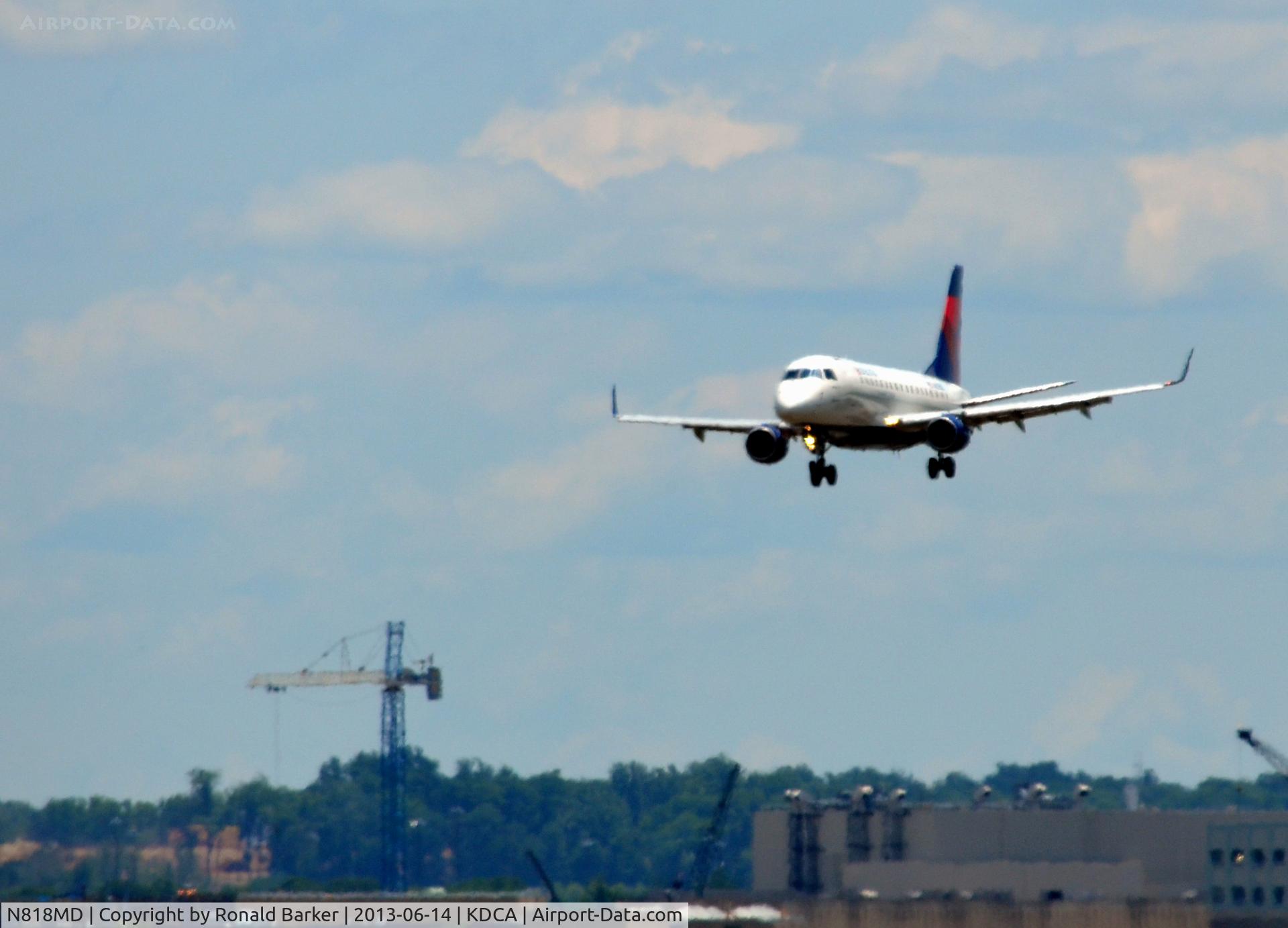 N818MD, 2004 Embraer 170SU (ERJ-170-100SU) C/N 17000039, Approach to DCA