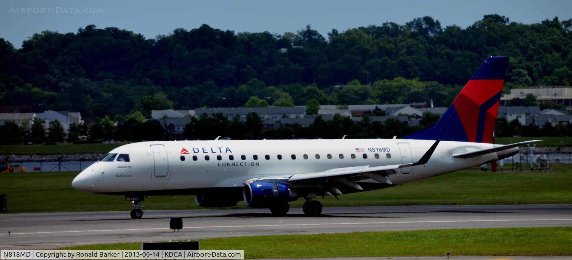 N818MD, 2004 Embraer 170SU (ERJ-170-100SU) C/N 17000039, Landing roll DCA