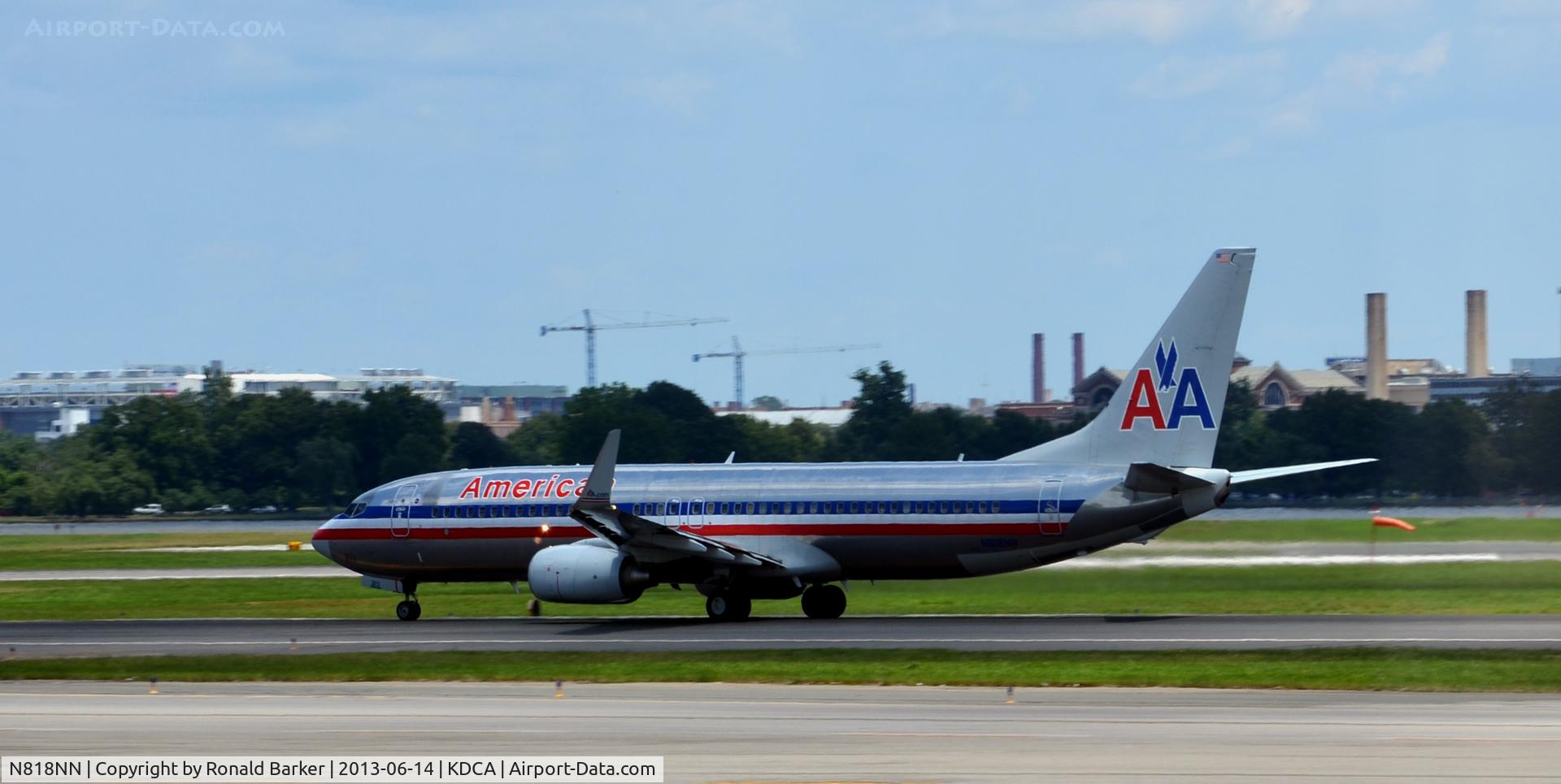 N818NN, 2009 Boeing 737-823 C/N 30910, Takeoff roll DCA