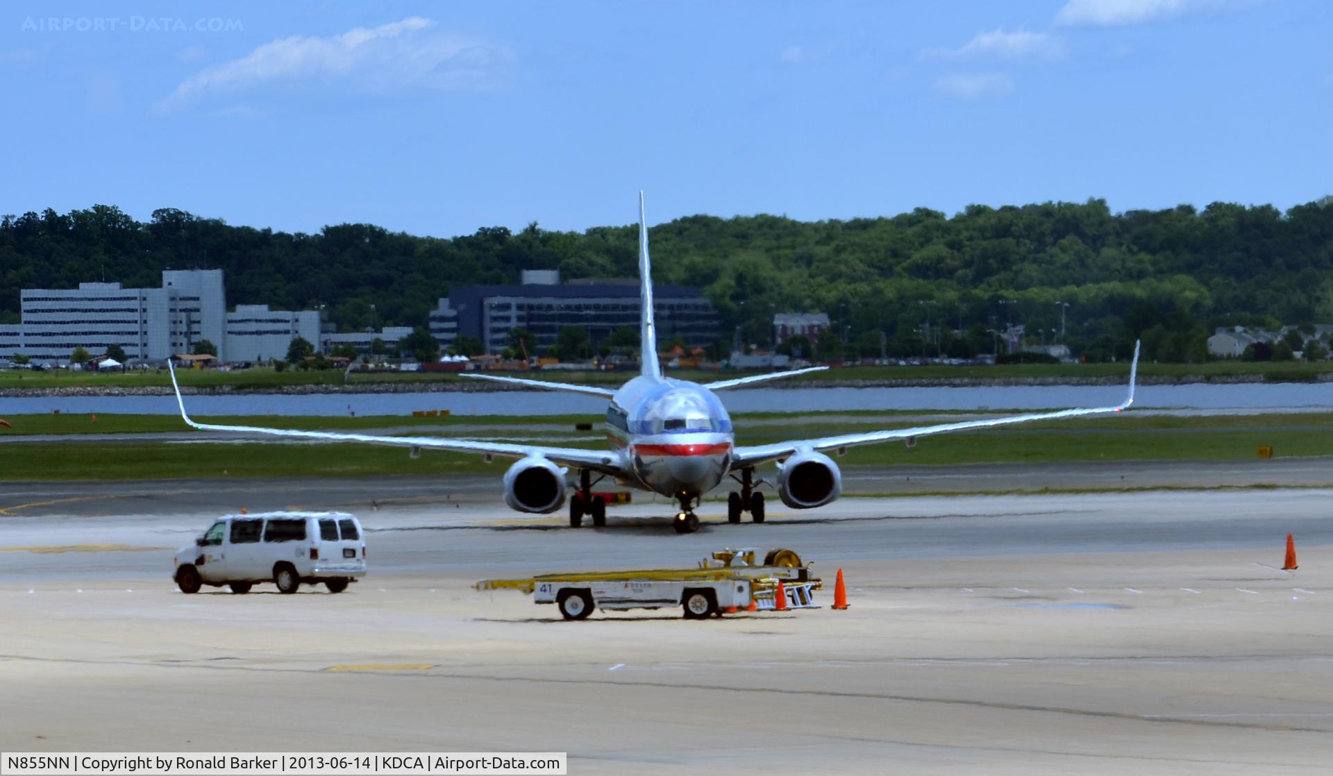 N855NN, 2010 Boeing 737-823 C/N 40582, Taxi DCA