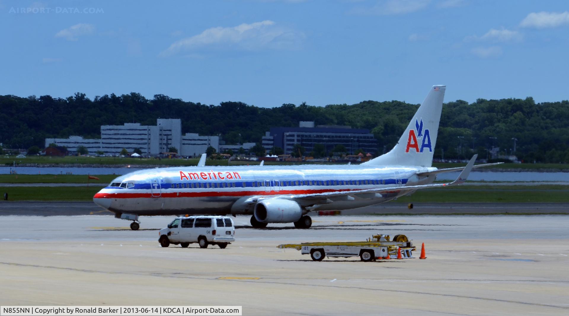 N855NN, 2010 Boeing 737-823 C/N 40582, Taxi DCA