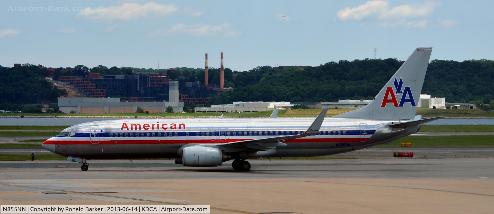 N855NN, 2010 Boeing 737-823 C/N 40582, Taxi DCA