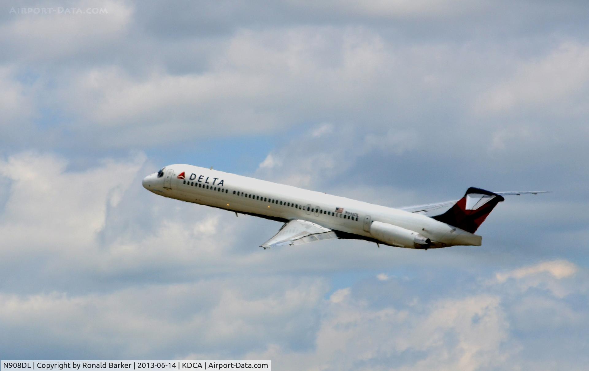 N908DL, 1987 McDonnell Douglas MD-88 C/N 49539, Departure  DCA