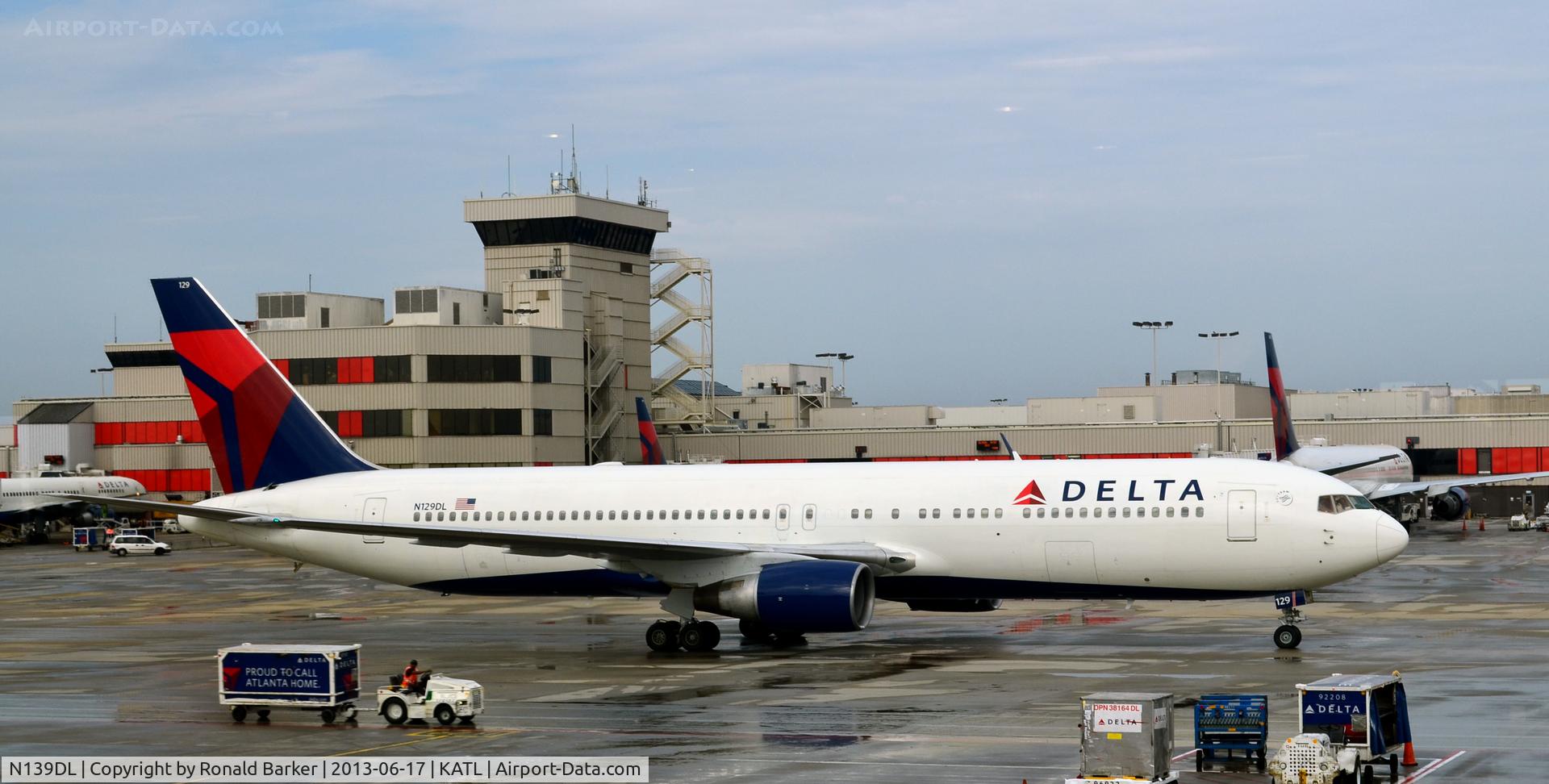 N139DL, 1992 Boeing 767-332 C/N 25984, Taxi ATL   