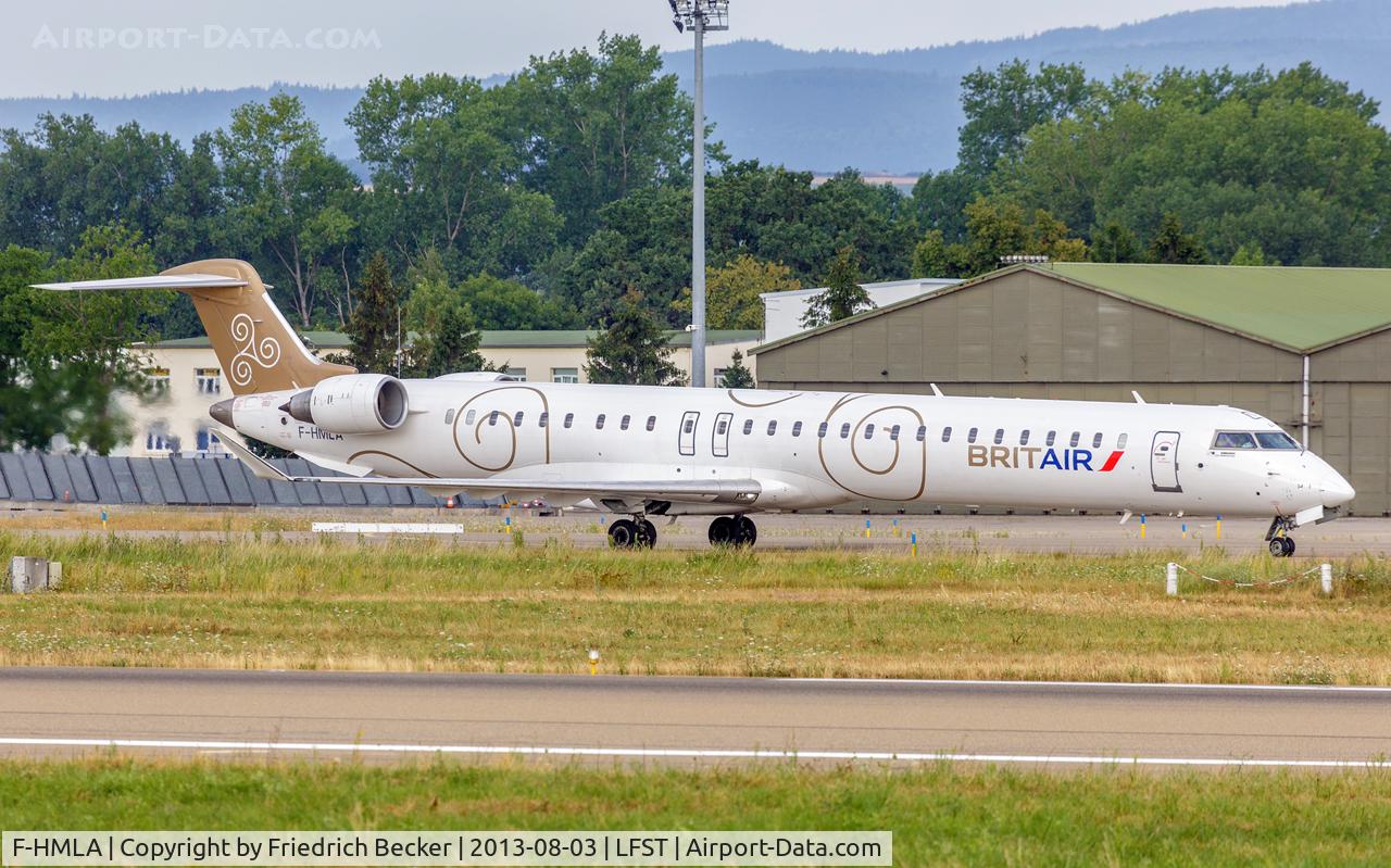 F-HMLA, 2010 Bombardier CRJ-1000EL NG (CL-600-2E25) C/N 19004, taxying to the gate