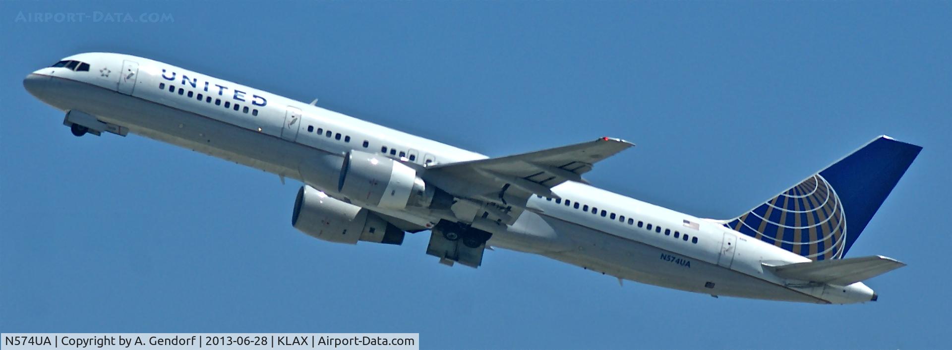 N574UA, 1992 Boeing 757-222 C/N 26686, United, seen here departing at Los Angeles Int´l(KLAX)