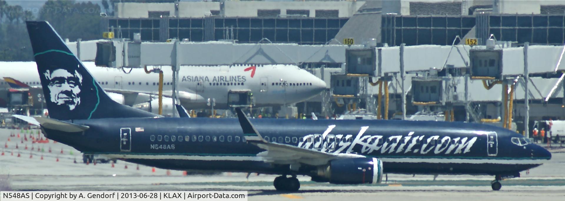 N548AS, 2005 Boeing 737-890 C/N 30020, Alaska Airlines (reversed cs.), seen here taxiing to RWY 25R at Los Angeles Int´l(KLAX)