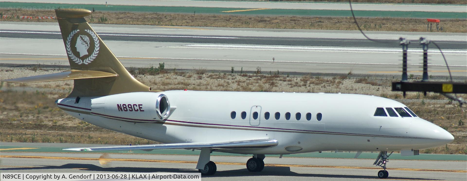 N89CE, 2006 Dassault Falcon 2000EX C/N 81, Caesars Entertainment (untitled), is taxiing to the General Aviation Terminal at Los Angeles Int´l(KLAX)