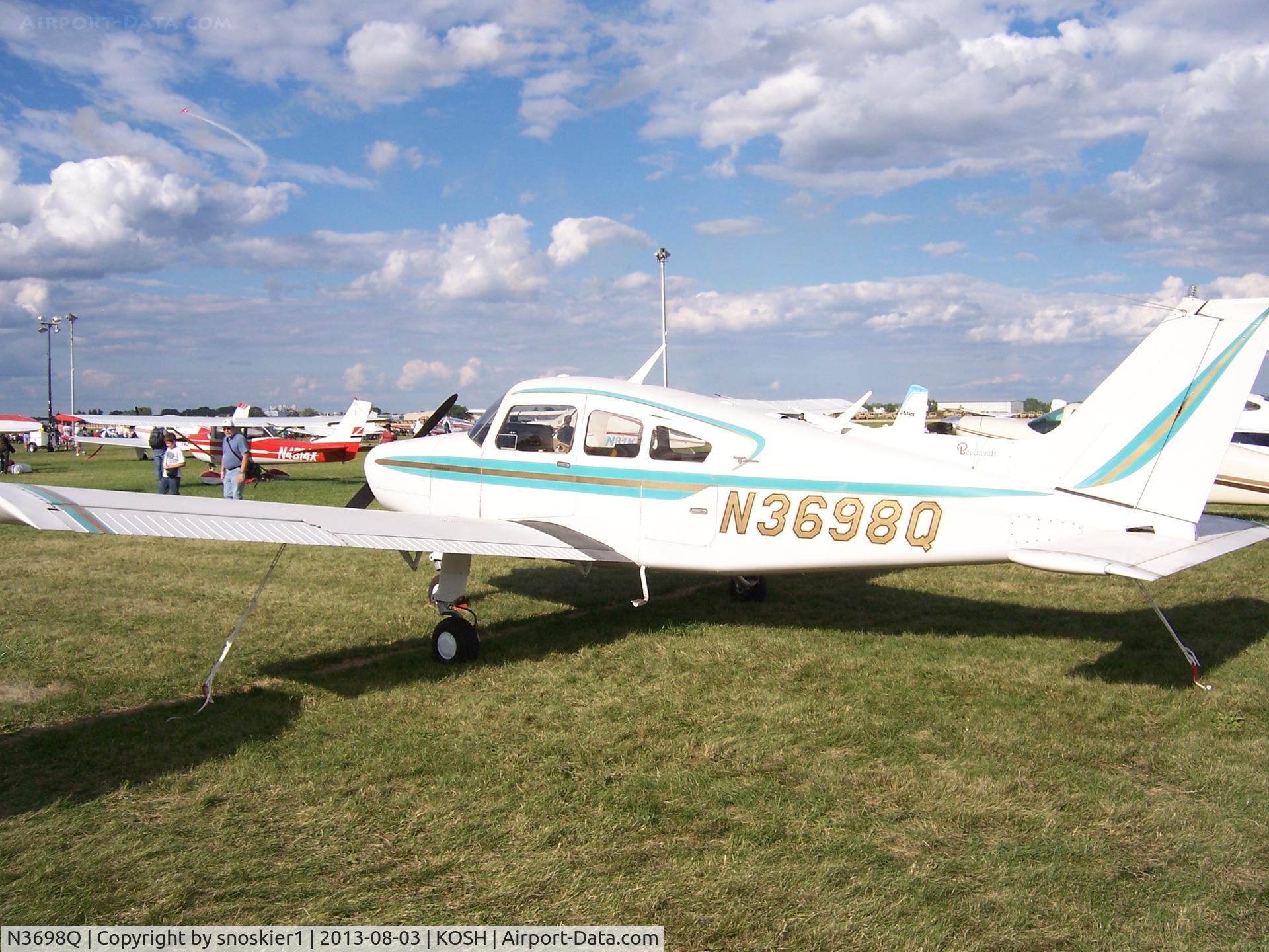 N3698Q, 1967 Beech A23-24 Musketeer Super III C/N MA-281, Airventure - Vintage parking