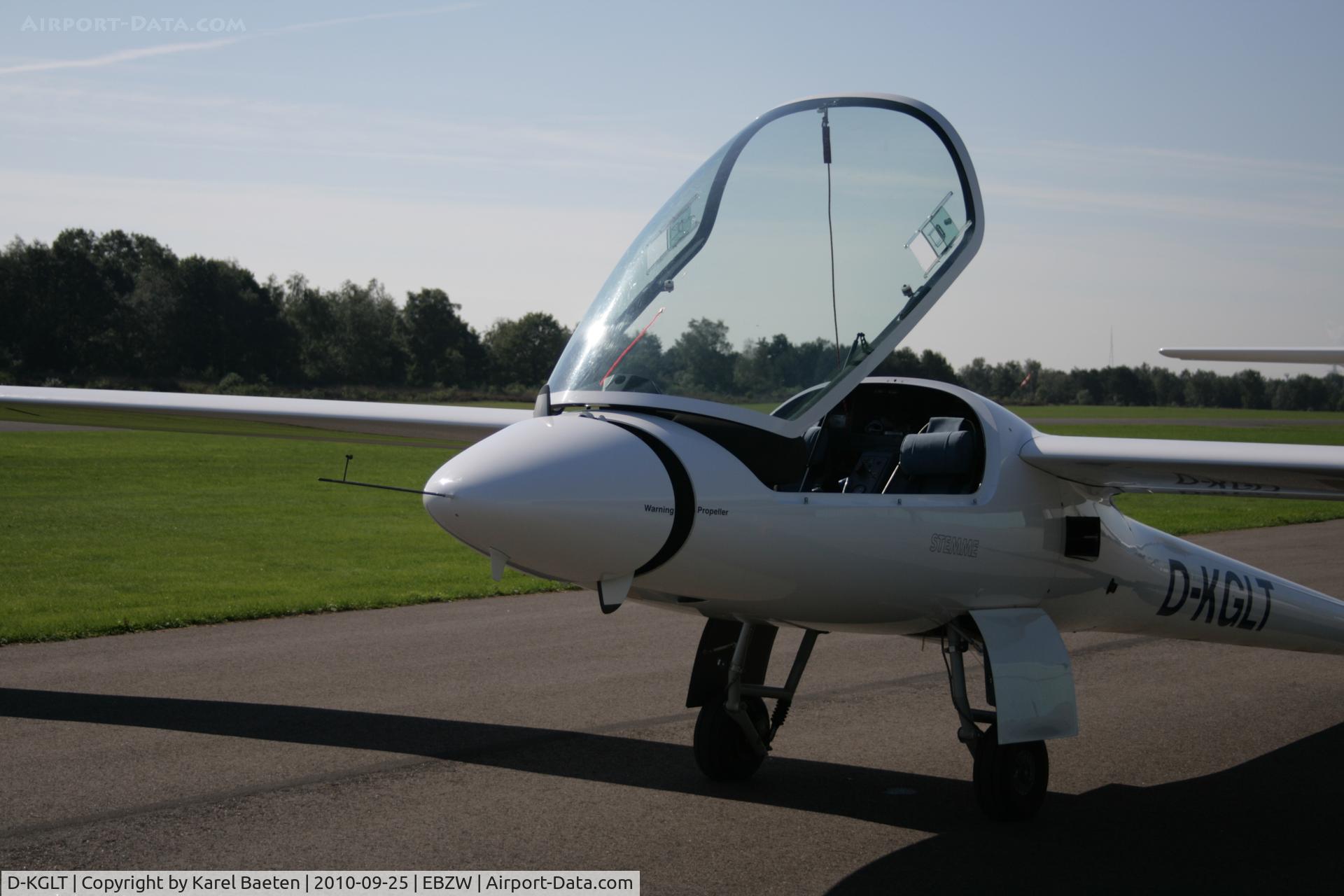 D-KGLT, Stemme S-10VT C/N 11-048, typical nose section with propellor