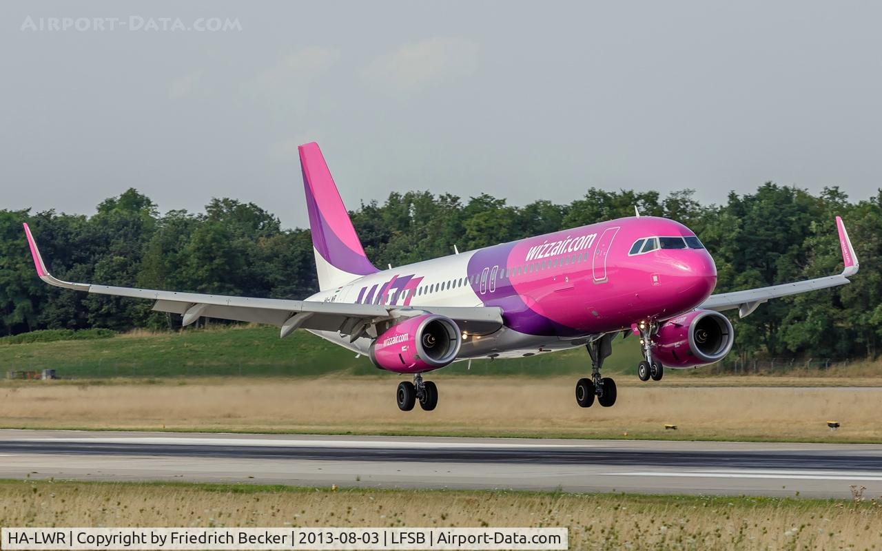 HA-LWR, 2013 Airbus A320-232 C/N 5604, moments prior touchdown