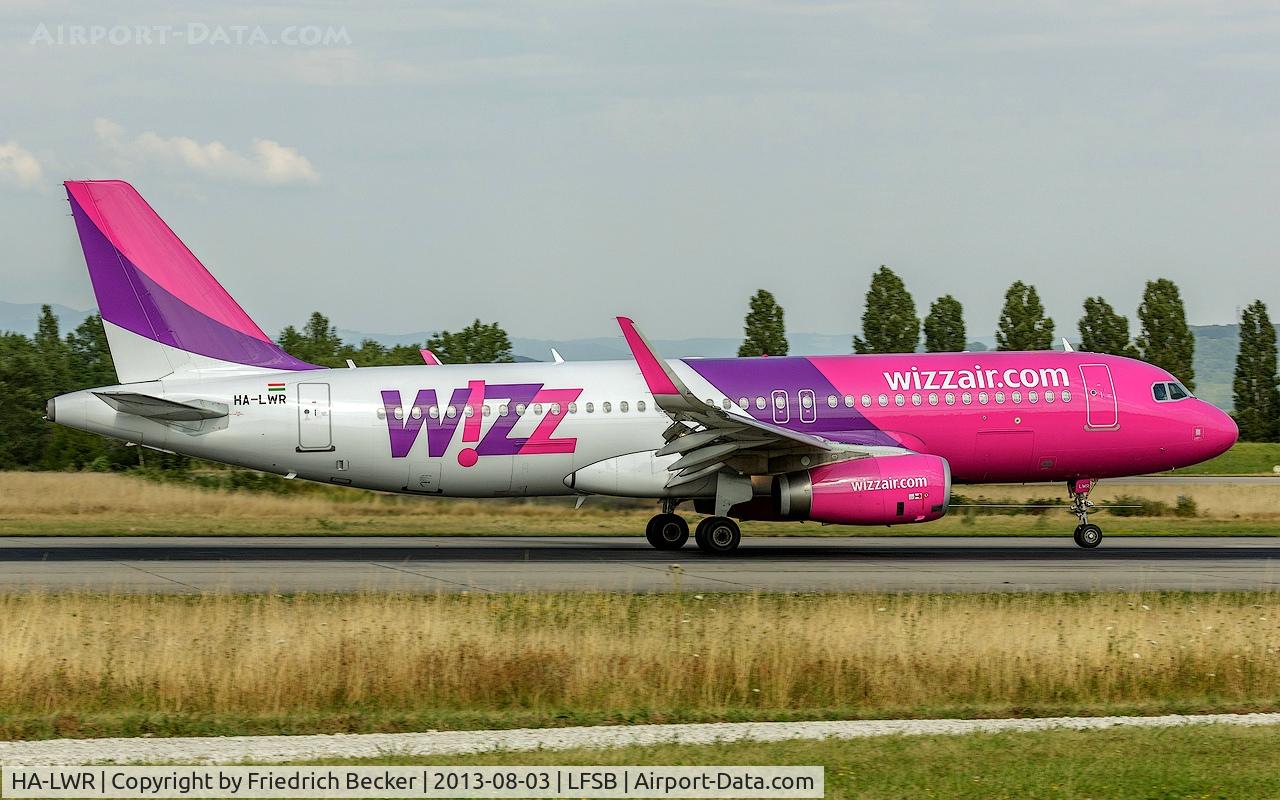 HA-LWR, 2013 Airbus A320-232 C/N 5604, decelerating after touchdown