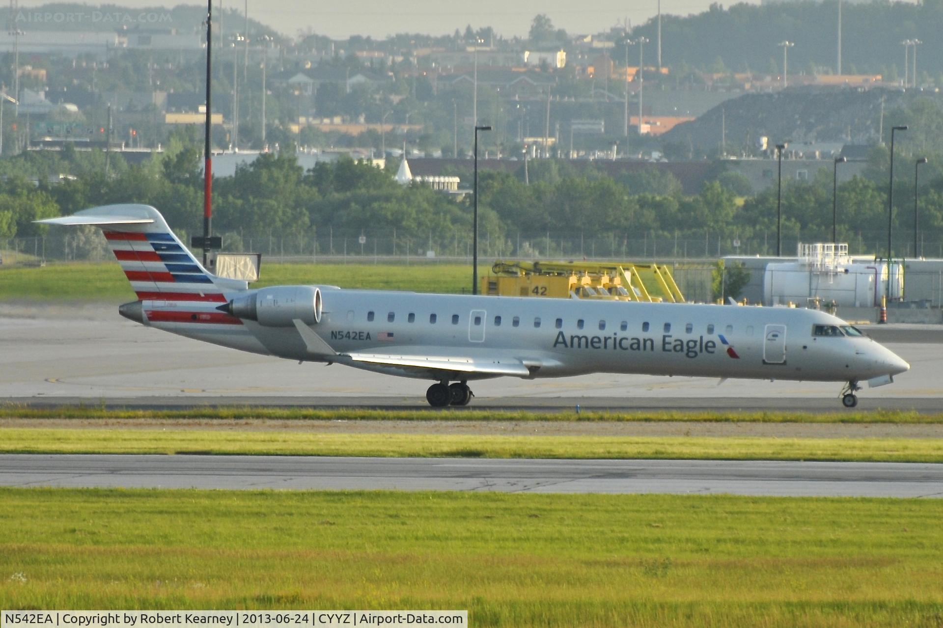 N542EA, Bombardier CRJ-702 (CL-600-2C10) Regional Jet C/N 10321, Taxiing in after arrival