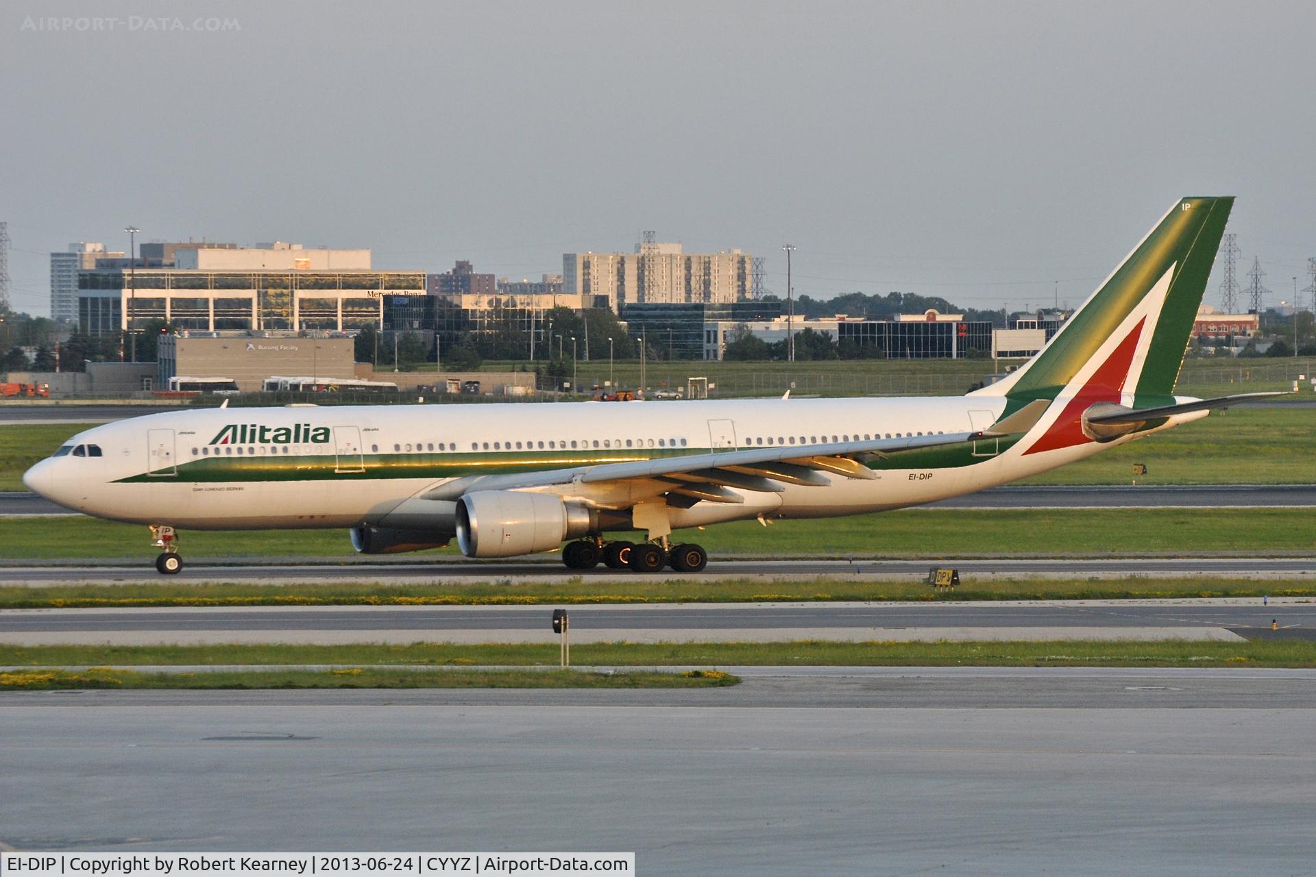 EI-DIP, 2000 Airbus A330-202 C/N 339, Taxiing out for departure