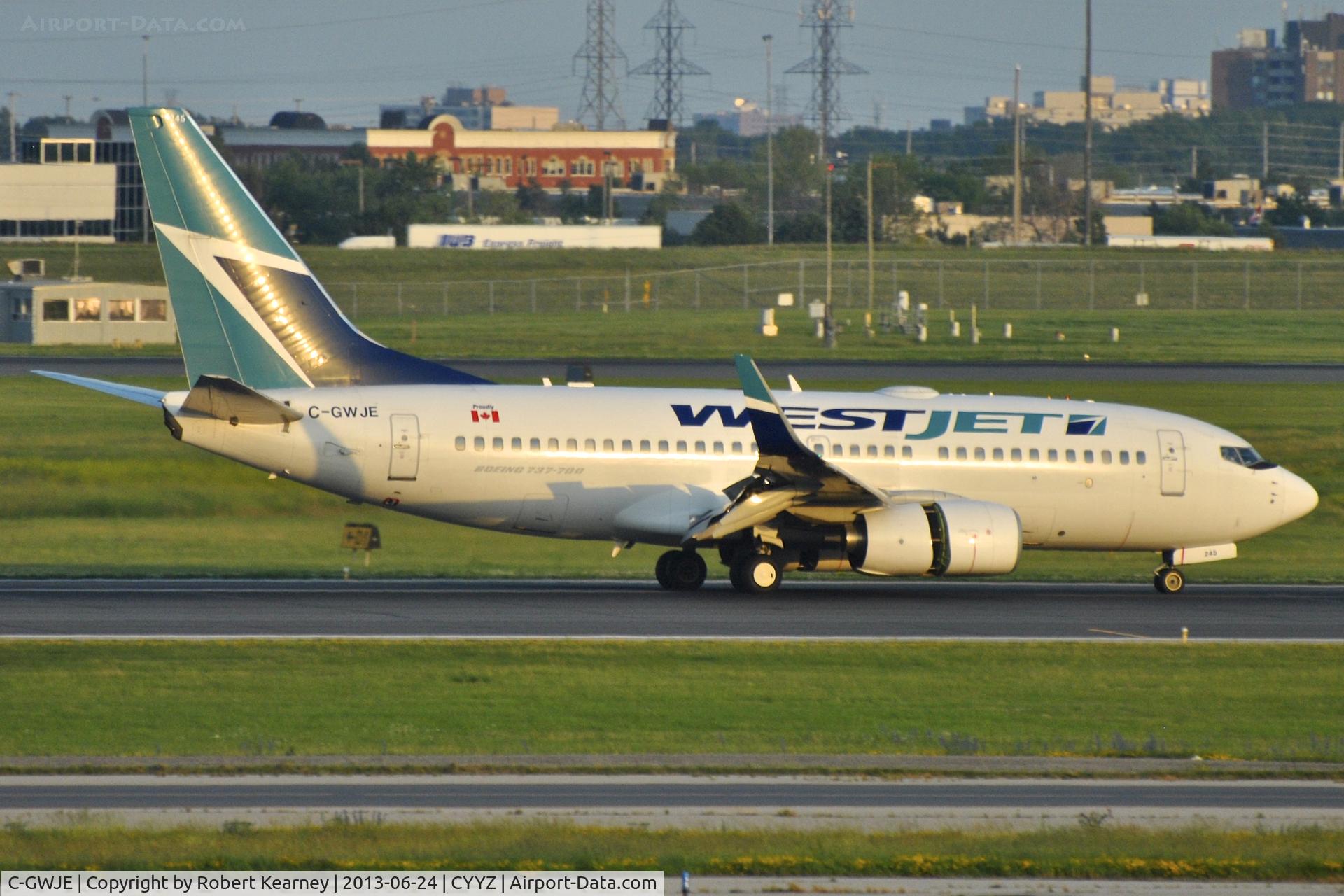 C-GWJE, 2007 Boeing 737-7CT C/N 35078, Rolling out after arrival