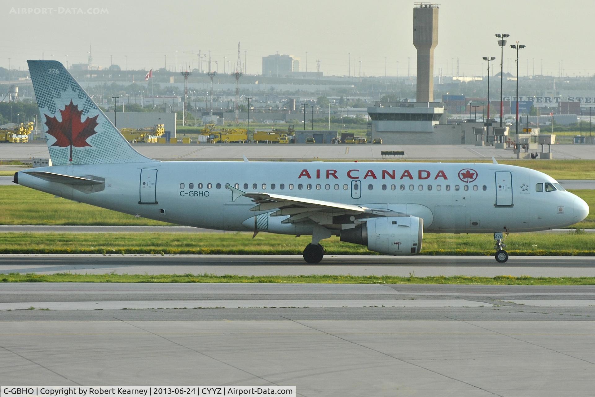 C-GBHO, 1998 Airbus A319-114 C/N 779, Taxiing in after arrival