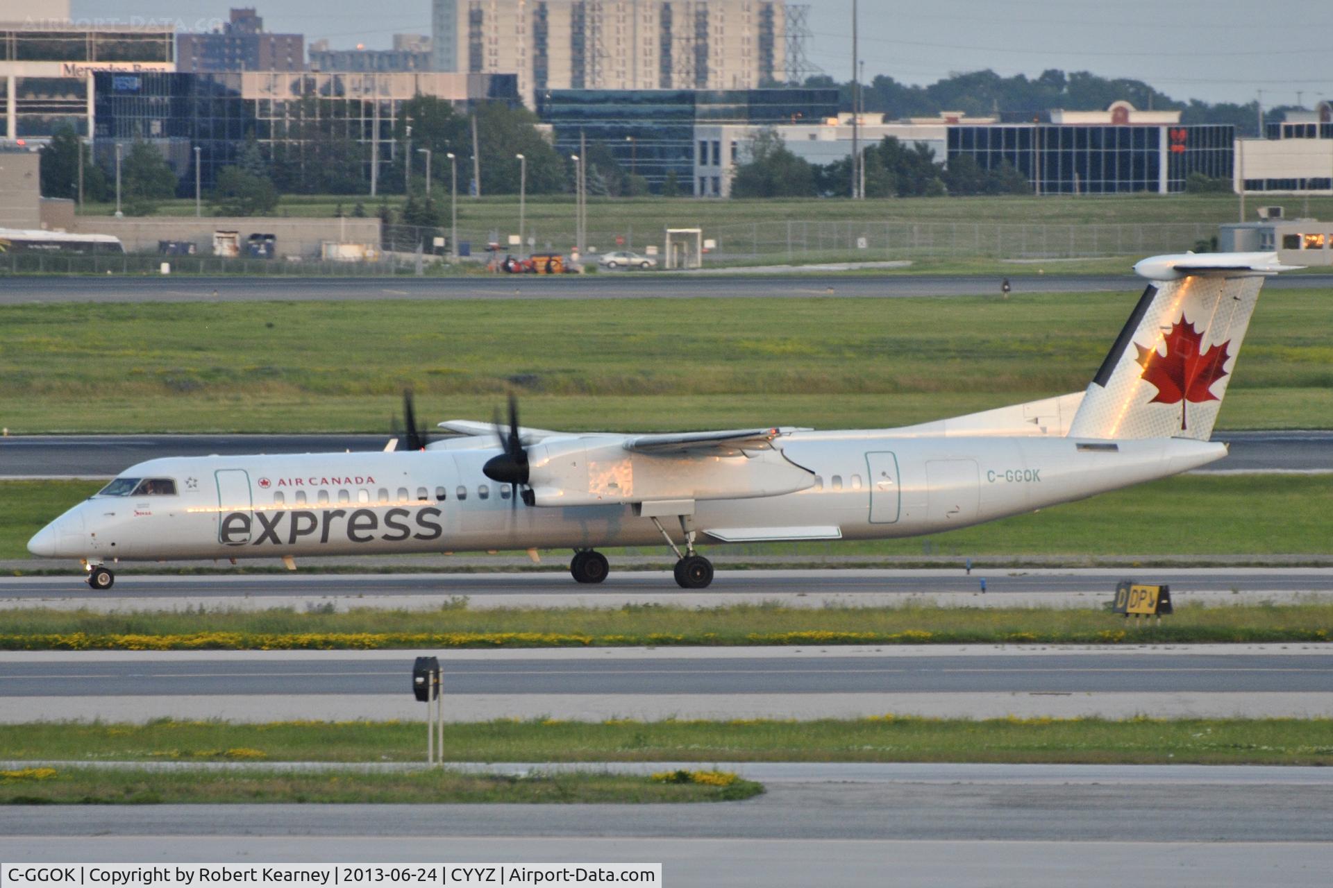 C-GGOK, 2011 De Havilland Canada DHC-8-402Q Dash 8 C/N 4372, Taxiing out for departure