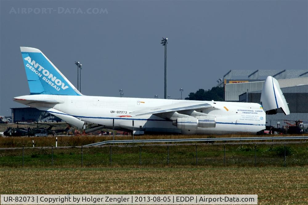 UR-82073, 1994 Antonov An-124-100 Ruslan C/N 9773054359139, How many Hueys can be loaded into an AN 124? Three. At least.