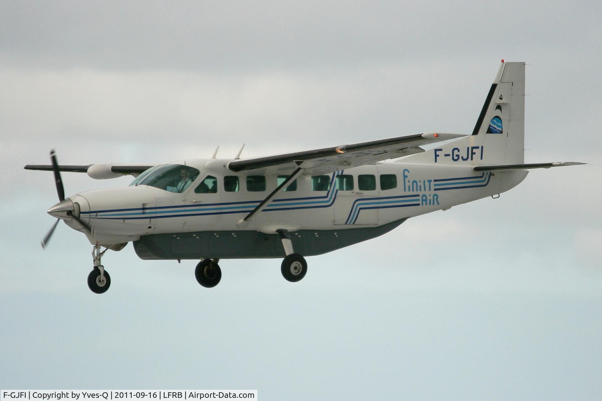 F-GJFI, 1990 Cessna 208B Grand Caravan C/N 208B-0230, Cessna 208B Grand Caravan, On final rwy 25L, Brest-Bretagne Airport (LFRB-BES)