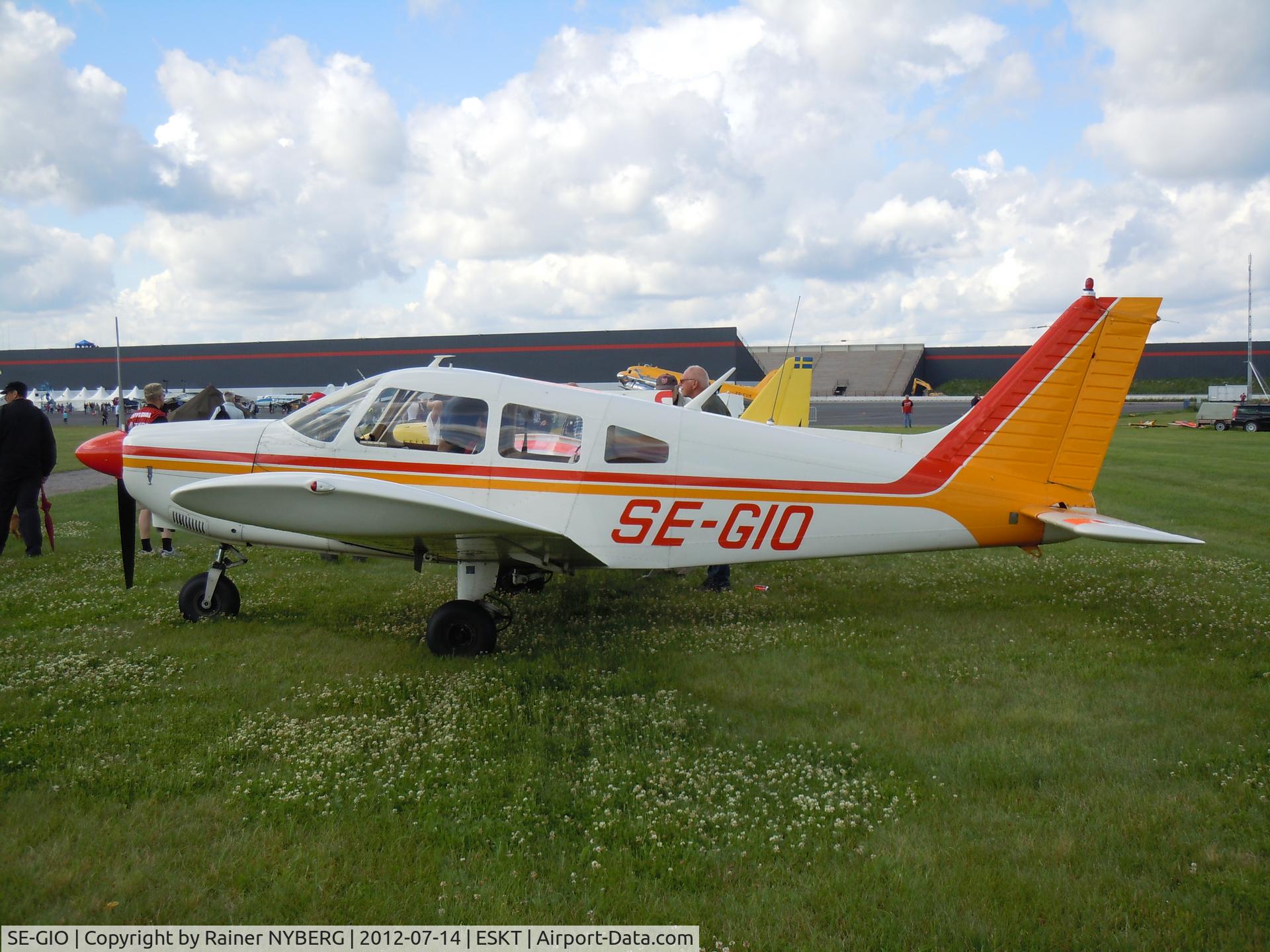 SE-GIO, 1975 Piper PA-28-180 Cherokee Archer C/N 28-7505131, SE-GIO at Tierp.