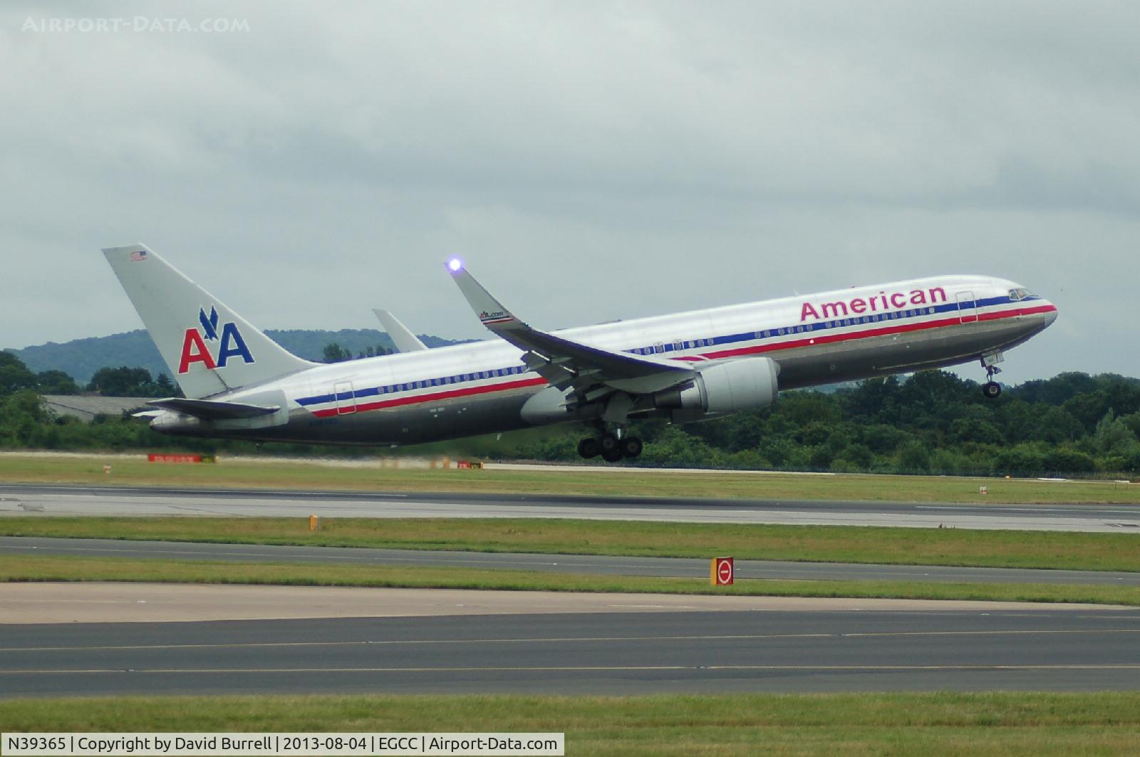 N39365, 1988 Boeing 767-323 C/N 24046, American Airlines Boeing 767-323 Taking off from Manchester Airport.