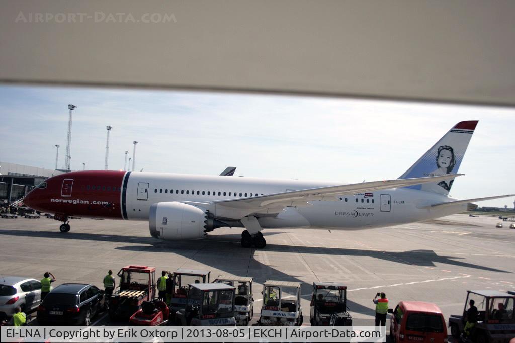 EI-LNA, 2013 Boeing 787-8 Dreamliner C/N 35304, EI-LNA just arrived in CPH/EKCH on the very first 
B-787 flight to CPH