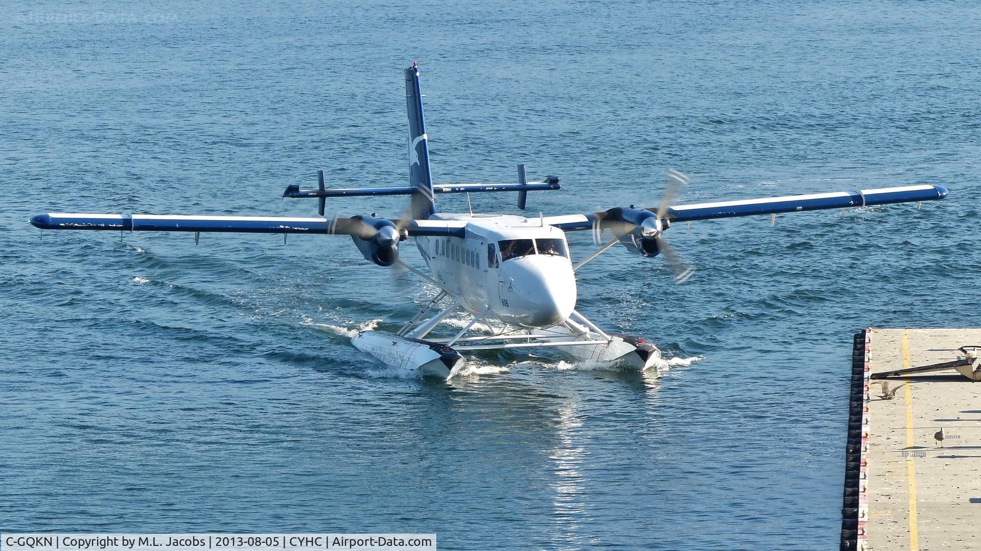 C-GQKN, 1968 De Havilland Canada DHC-6-100 Twin Otter C/N 94, Westcoast Air #606 taxiing to Coal Harbour terminal.
