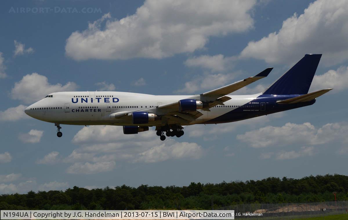 N194UA, 1997 Boeing 747-422 C/N 26892, Near touch down