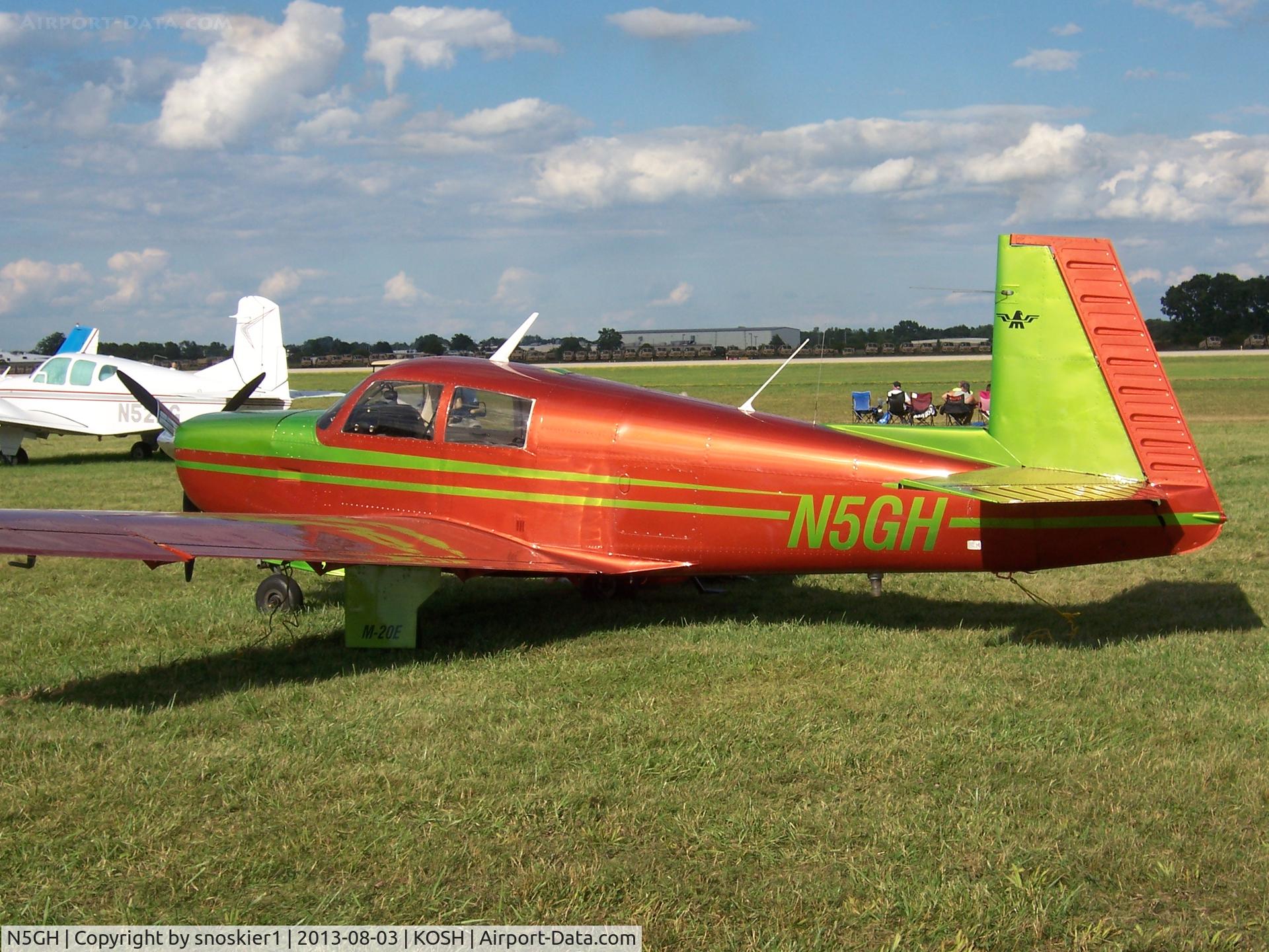 N5GH, 1970 Mooney M20E C/N 700046, Airventure - Vintage parking