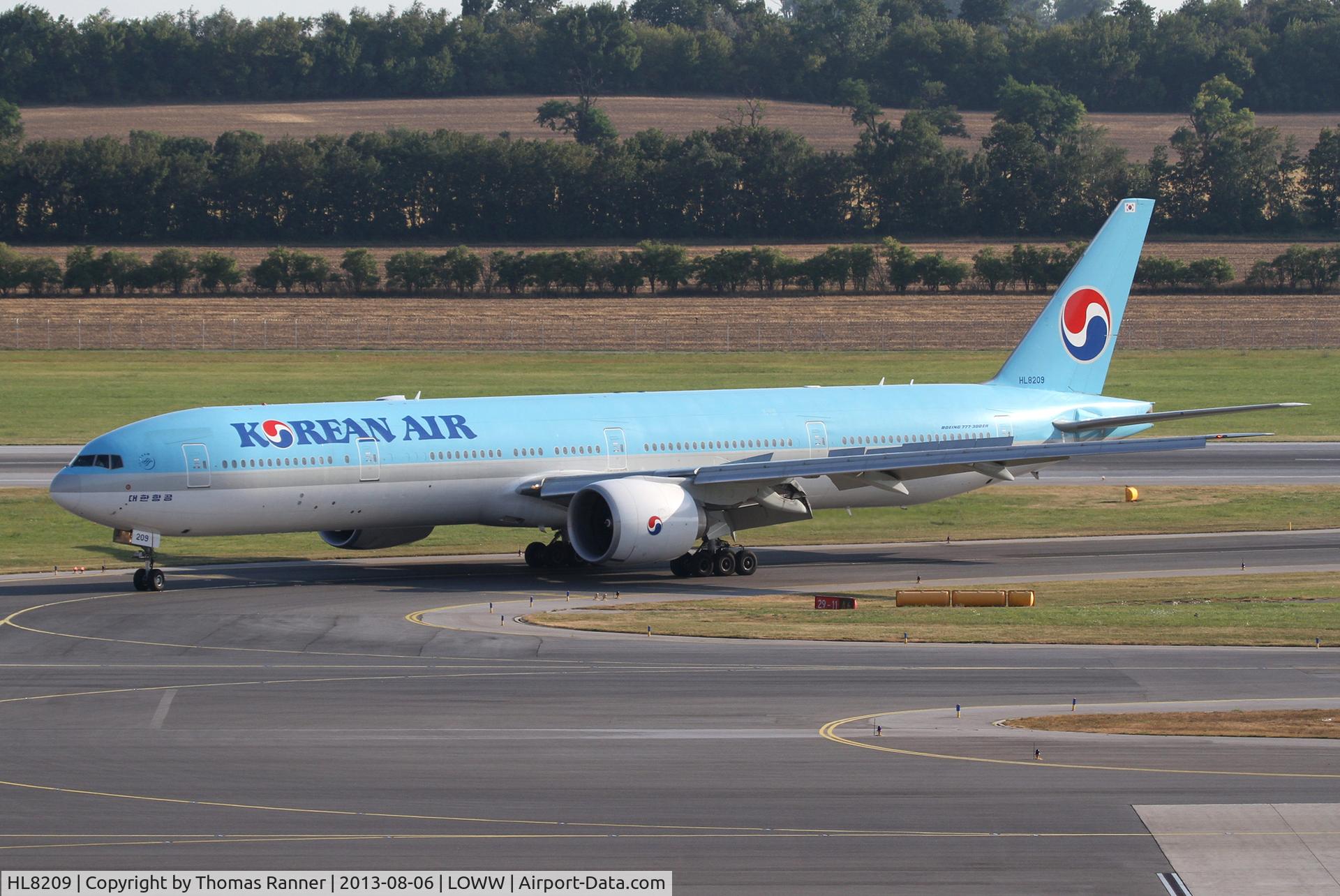 HL8209, 2010 Boeing 777-3B5/ER C/N 37646, Korean B777