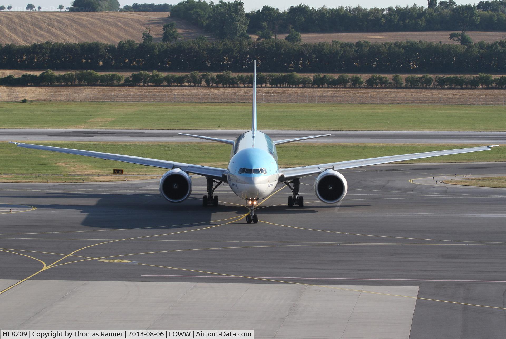 HL8209, 2010 Boeing 777-3B5/ER C/N 37646, Korean B777