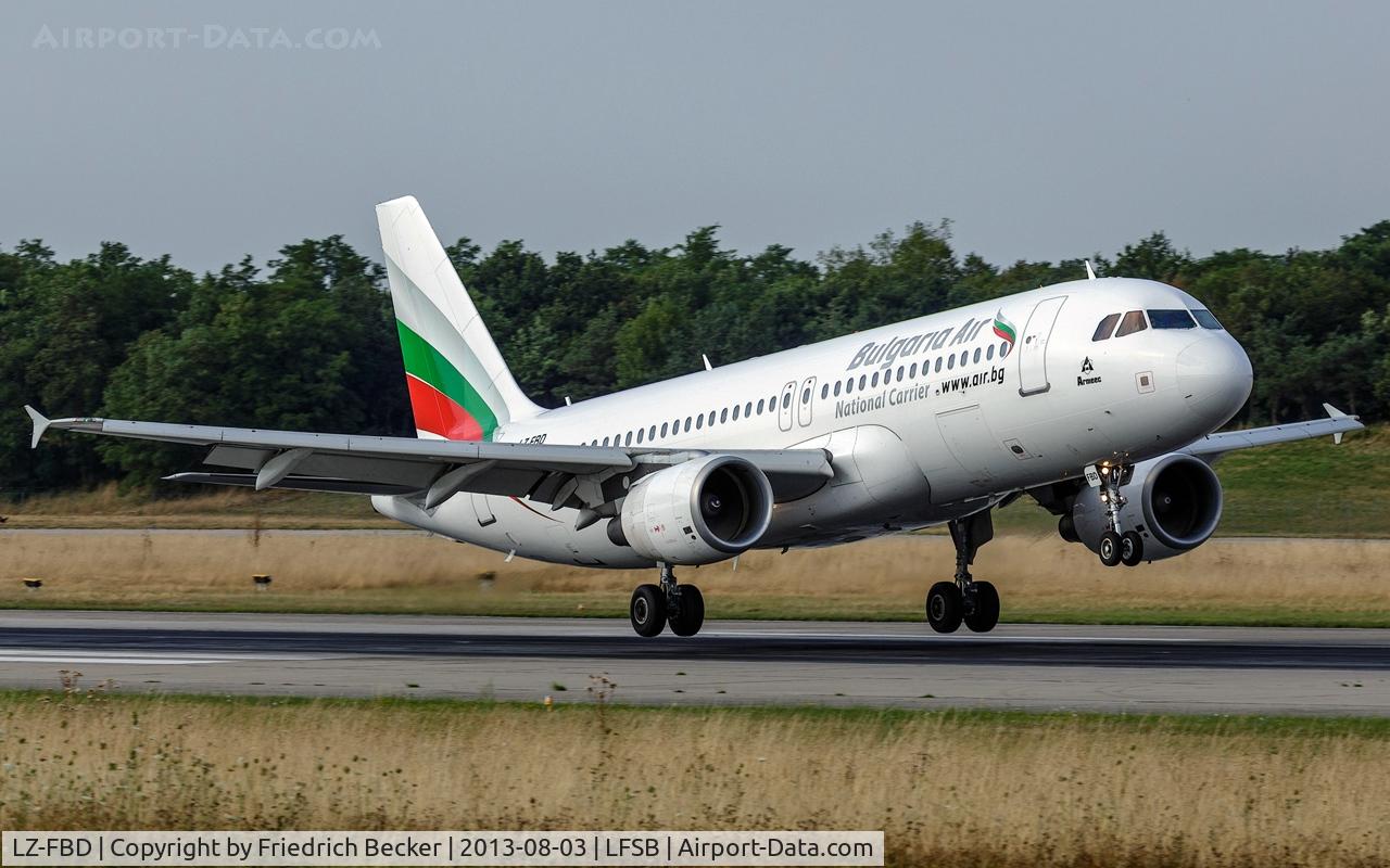 LZ-FBD, 2005 Airbus A320-214 C/N 2596, moments prior touchdown at Basel