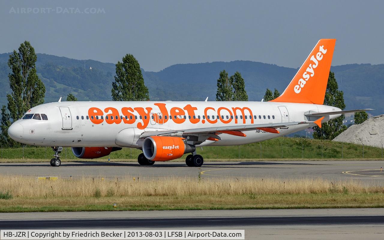HB-JZR, 2009 Airbus A320-214 C/N 4034, taxying to the active
