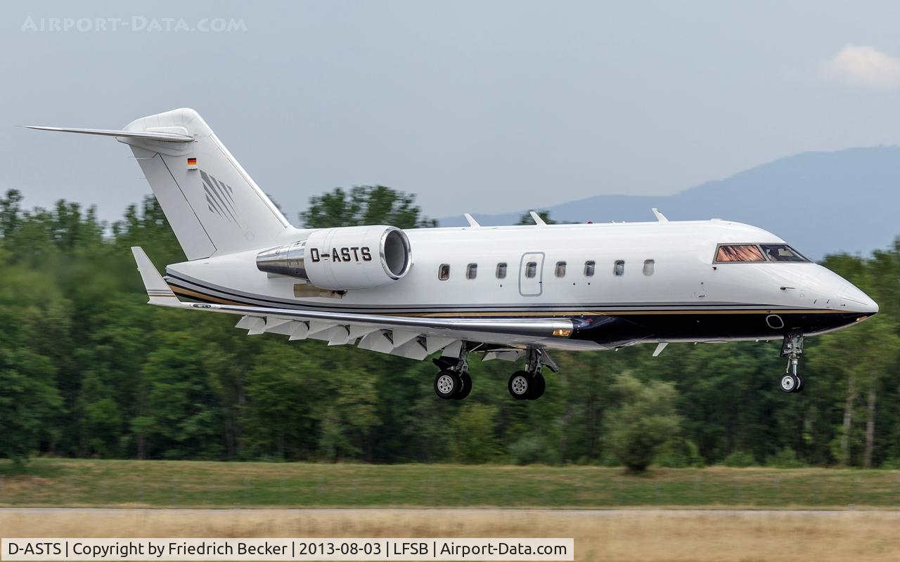 D-ASTS, 1998 Bombardier Challenger 604 (CL-600-2B16) C/N 5378, moments prior touchdown