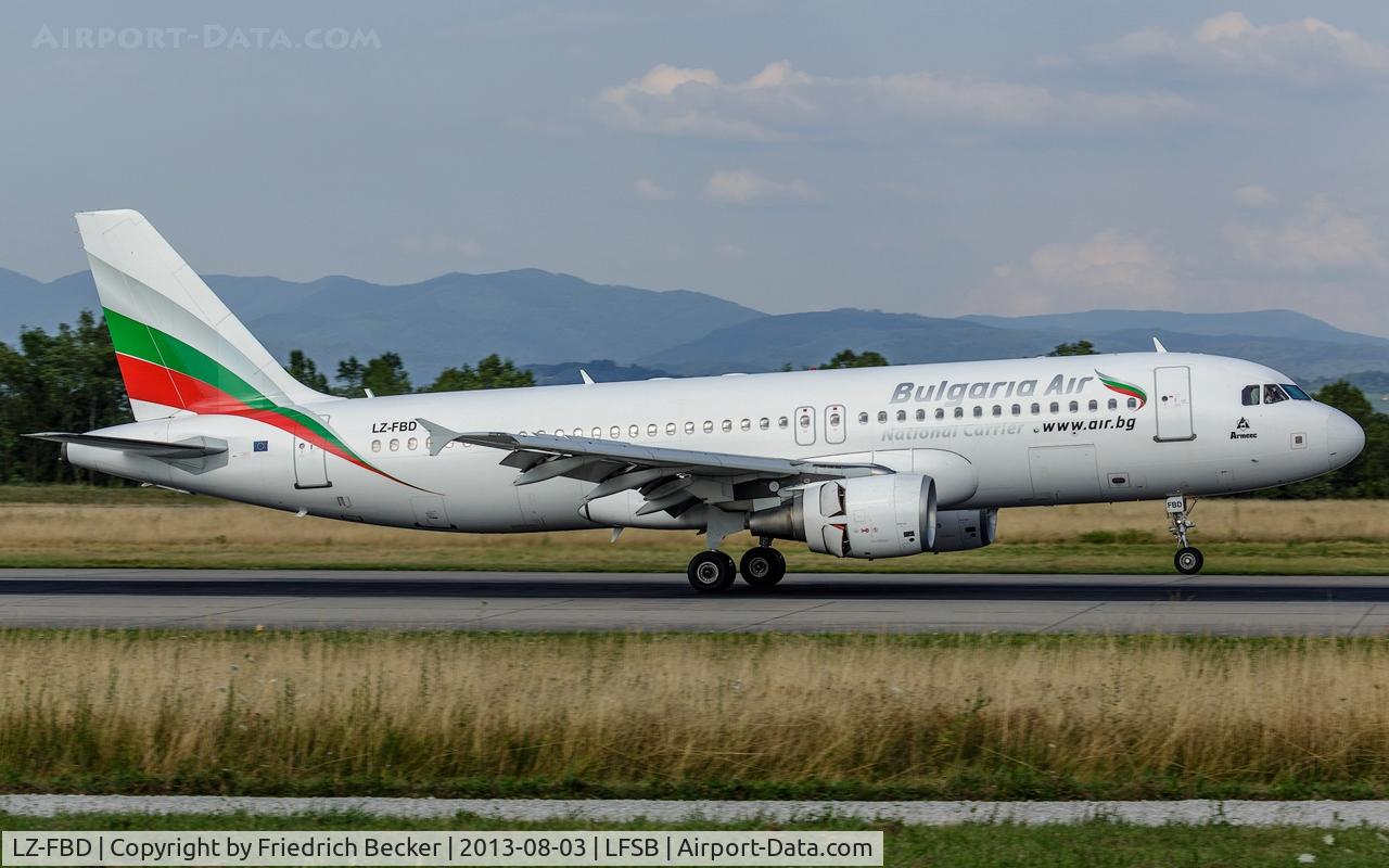 LZ-FBD, 2005 Airbus A320-214 C/N 2596, decelerating after touchdown
