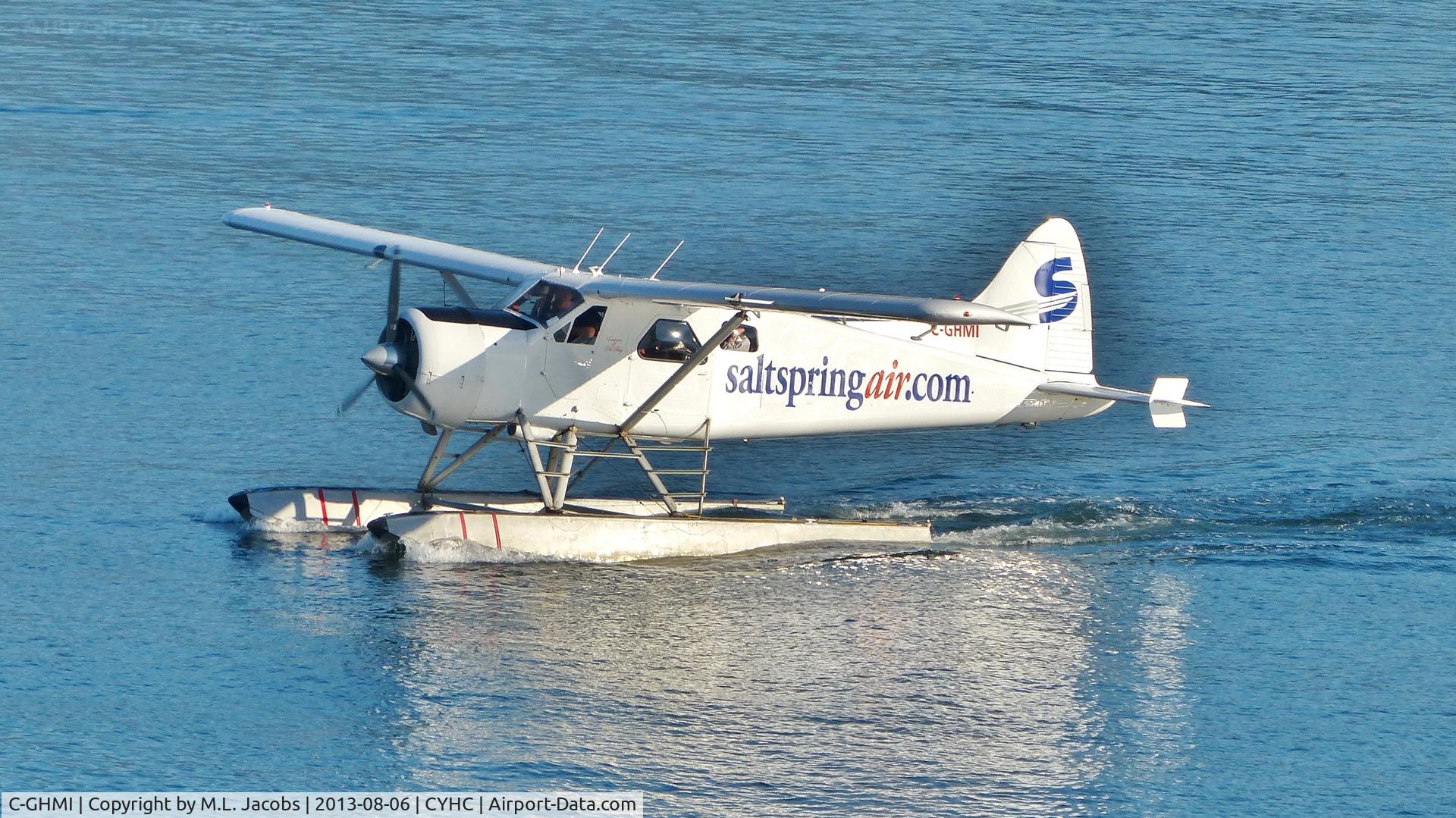 C-GHMI, 1958 De Havilland Canada DHC-2 Beaver Mk.I C/N 1215, SaltSpring Air Beaver taxiing to terminal in Coal Harbour.